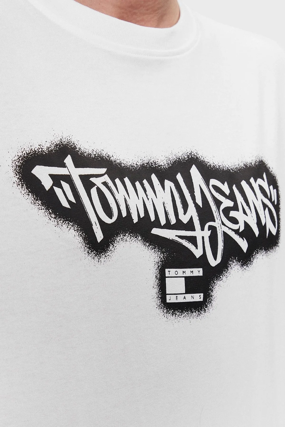 Tommy Jeans Pamuklu Regular Fit Bisiklet Yaka Erkek T Shirt DM0DM18272 YBR BEYAZ - 4