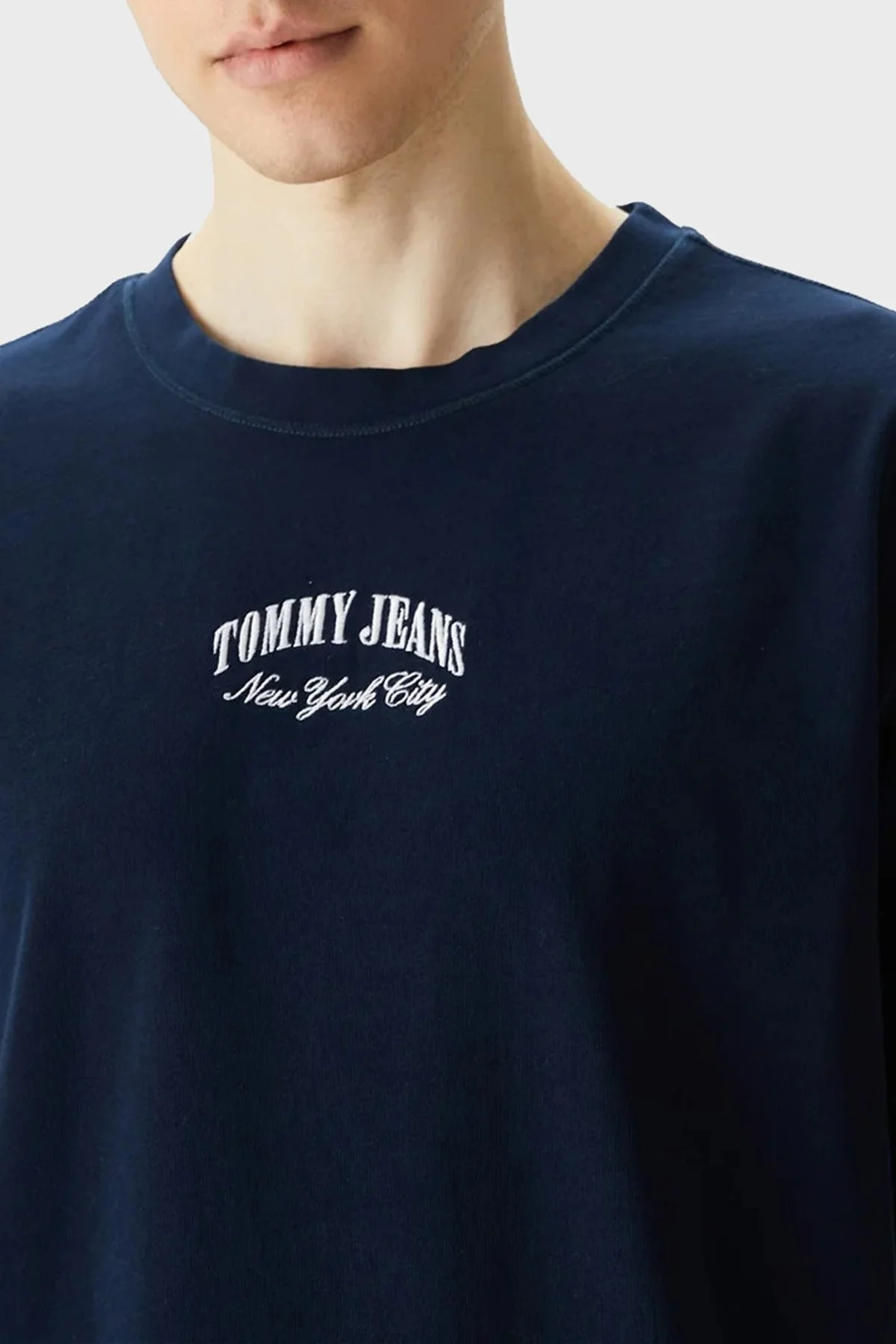 Tommy Jeans Pamuklu Regular Fit Bisiklet Yaka Erkek T Shirt DM0DM18275 C1G LACİVERT - 3
