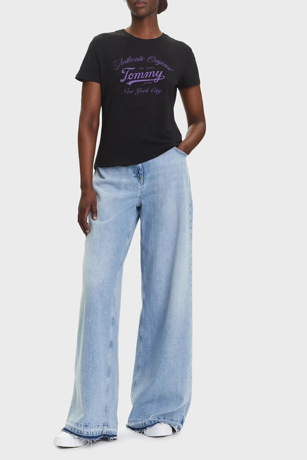 Tommy Jeans Pamuklu Regular Fit Bisiklet Yaka Logolu Bayan T Shirt DW0DW21404 BDS SİYAH - 2