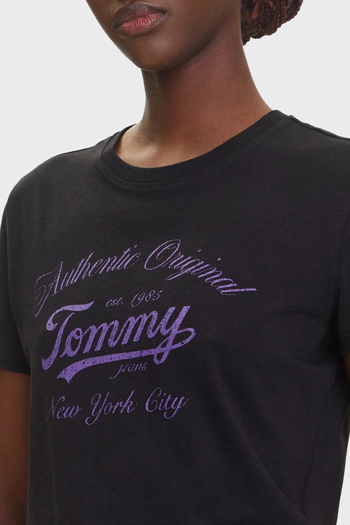 Tommy Jeans Pamuklu Regular Fit Bisiklet Yaka Logolu Bayan T Shirt DW0DW21404 BDS SİYAH - 4