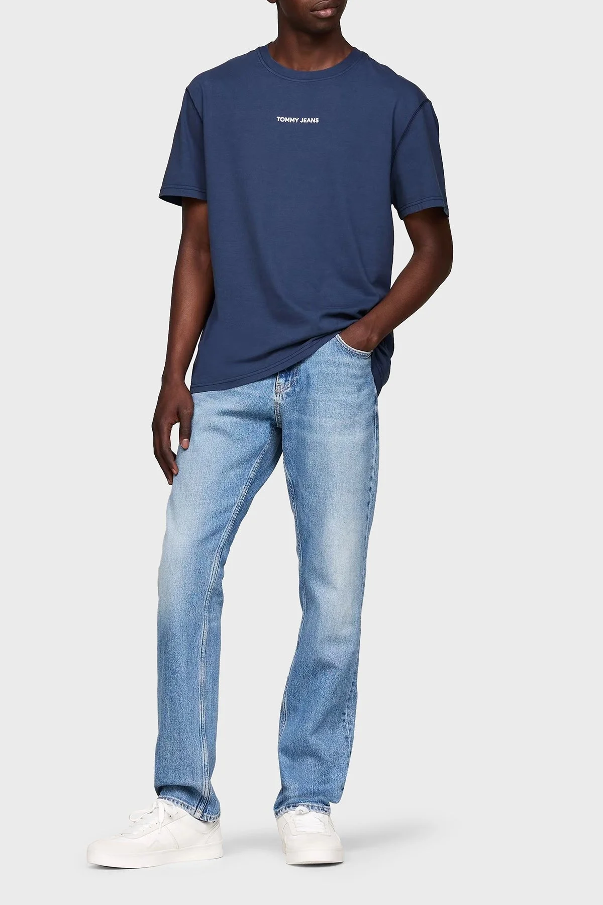 Tommy Jeans Pamuklu Regular Fit Bisiklet Yaka Logolu Erkek T Shirt DM0DM18519 C1G LACİVERT - 8