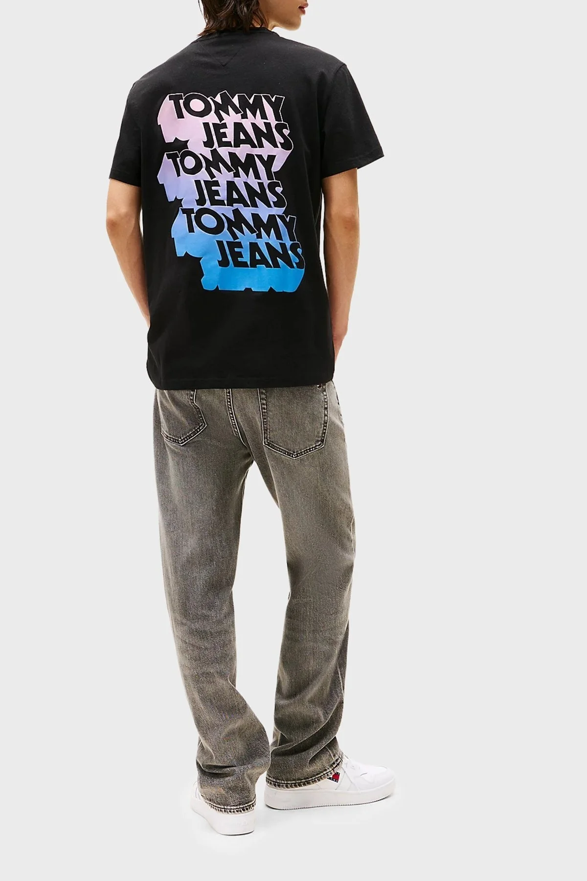 Tommy Jeans Pamuklu Regular Fit Bisiklet Yaka Sırtta Logo Detaylı Erkek T Shirt DM0DM21589 BDS SİYAH - 3