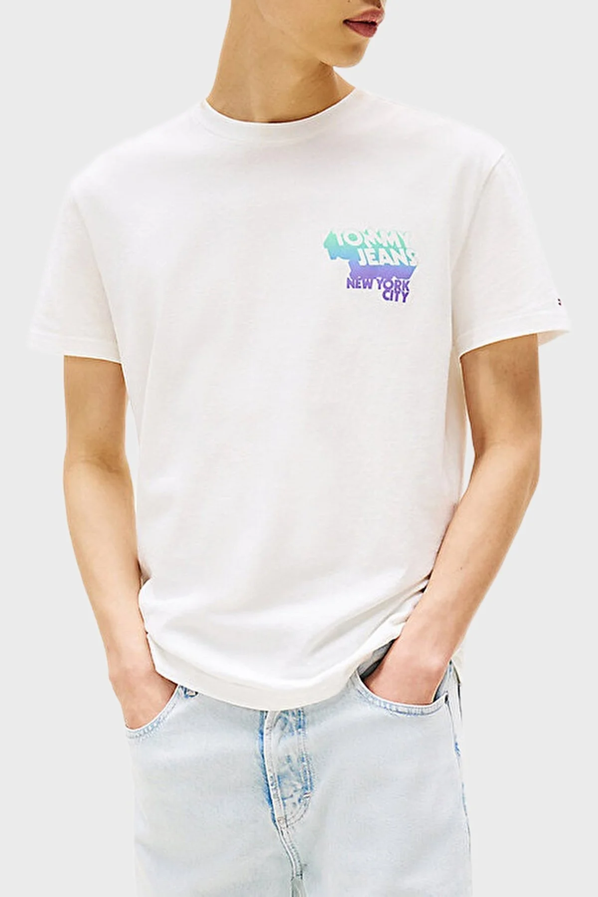 Tommy Jeans Pamuklu Regular Fit Bisiklet Yaka Sırtta Logo Detaylı Erkek T Shirt DM0DM21589 YBL BEYAZ - 1