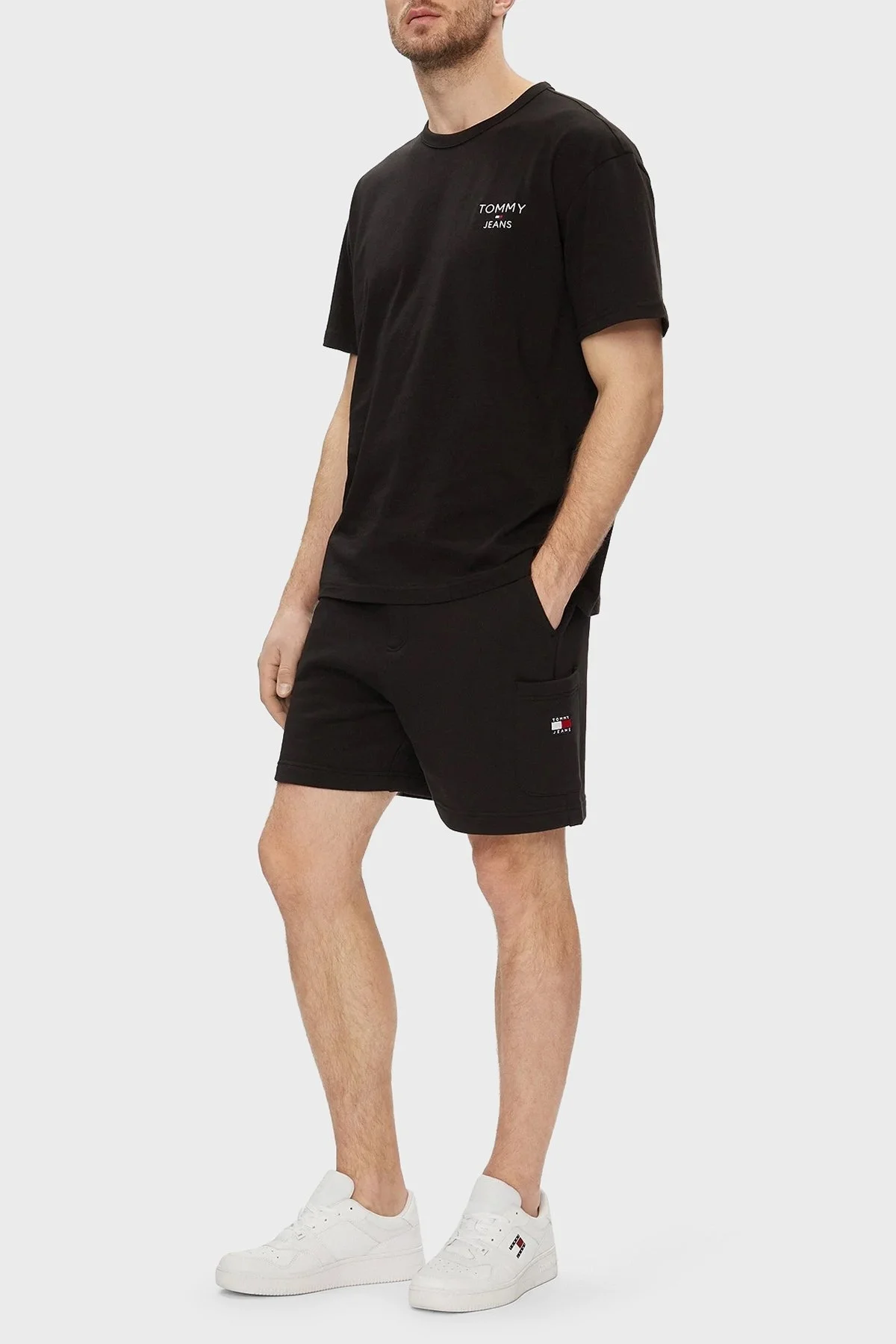 Tommy Jeans Pamuklu Regular Fit Cepli Erkek Short DM0DM18479 BDS SİYAH - 1