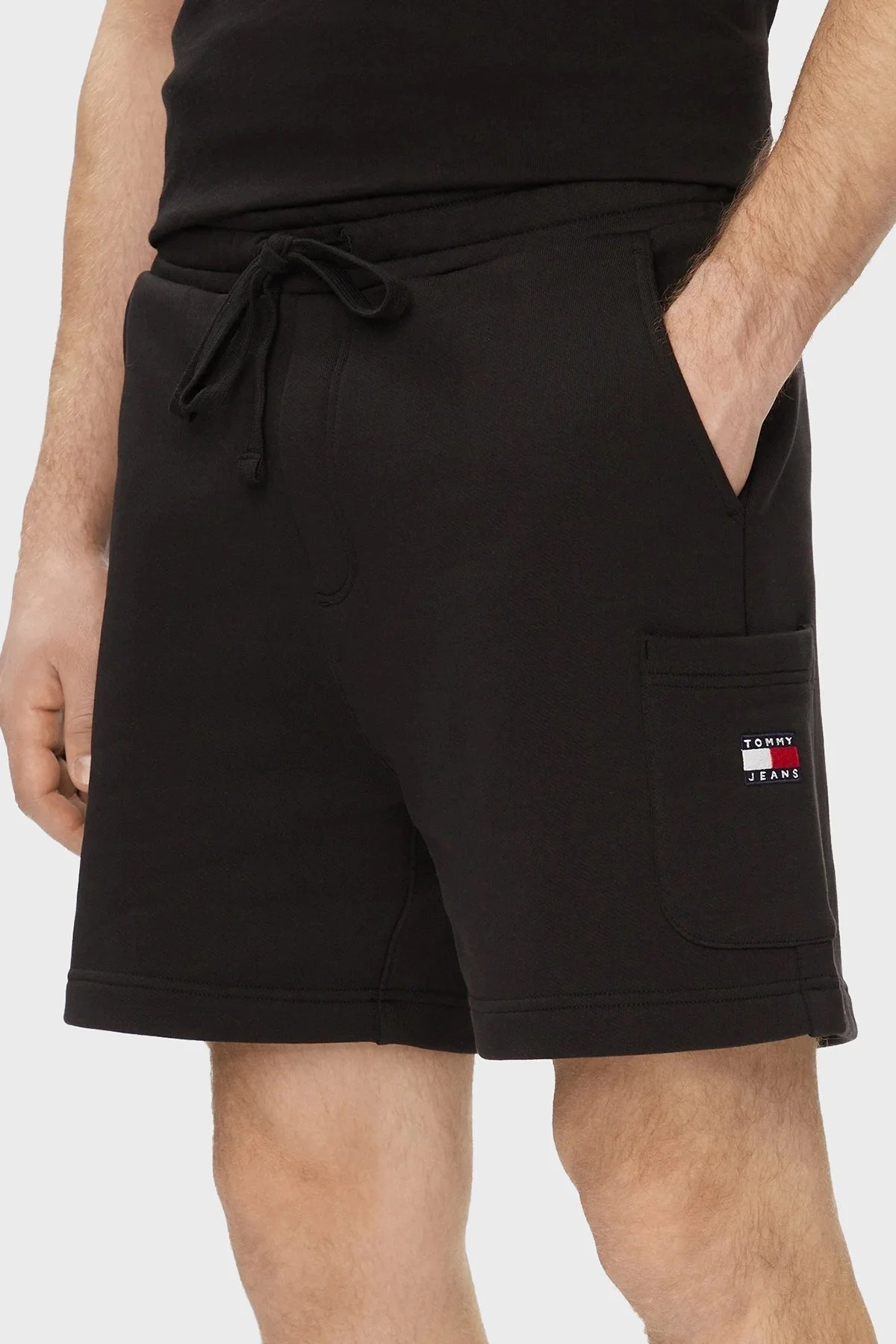 Tommy Jeans Pamuklu Regular Fit Cepli Erkek Short DM0DM18479 BDS SİYAH - 2