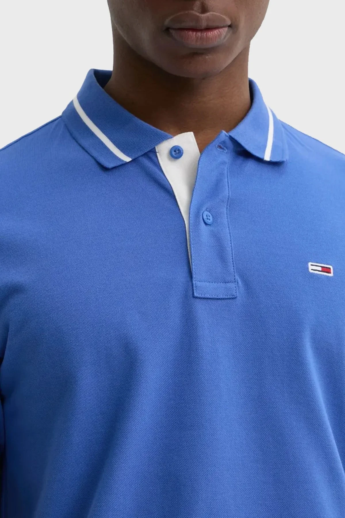 Tommy Jeans Pamuklu Regular Fit Düğmeli Erkek Polo Yaka T Shirt DM0DM20745 C6E MAVİ - 4