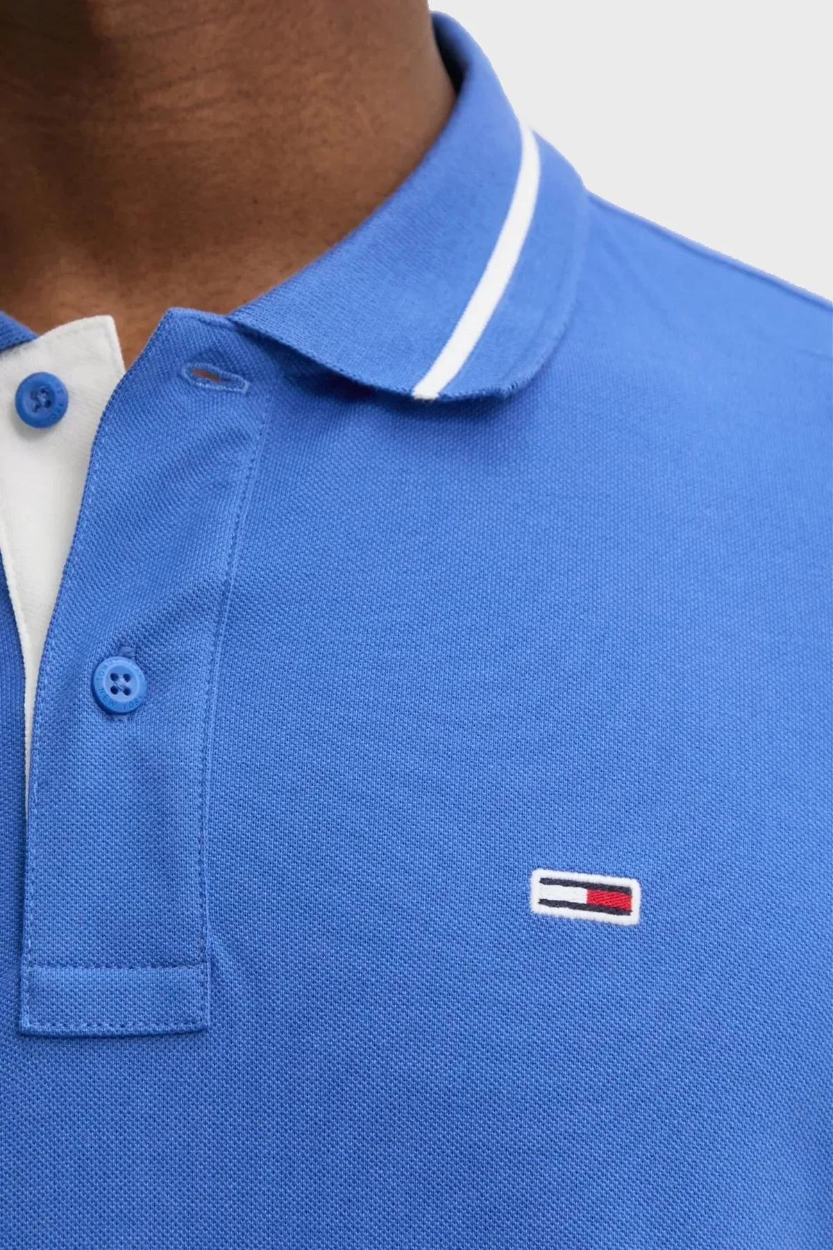 Tommy Jeans Pamuklu Regular Fit Düğmeli Erkek Polo Yaka T Shirt DM0DM20745 C6E MAVİ - 5