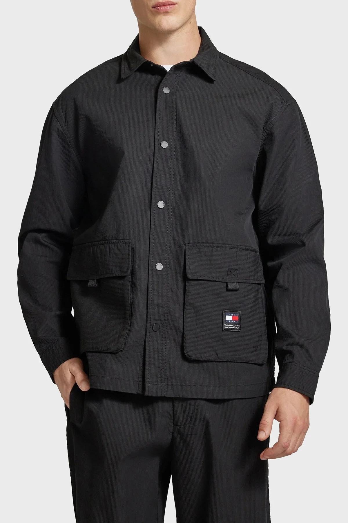 Tommy Jeans Pamuklu Regular Fit Erkek Gömlek DM0DM19514 BDS SİYAH - 1