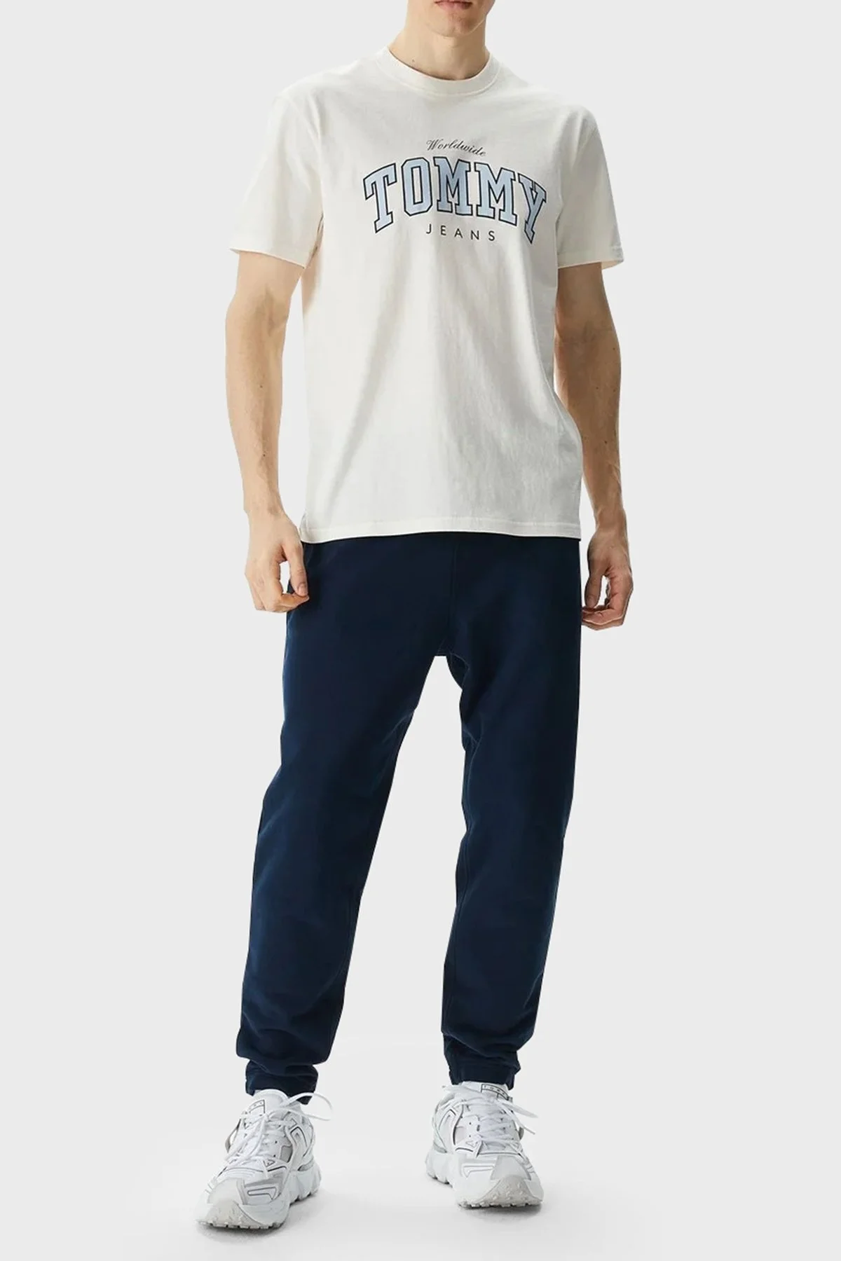 Tommy Jeans Pamuklu Regular Fit Erkek Pantolon DM0DM18377 C1G LACİVERT - 1