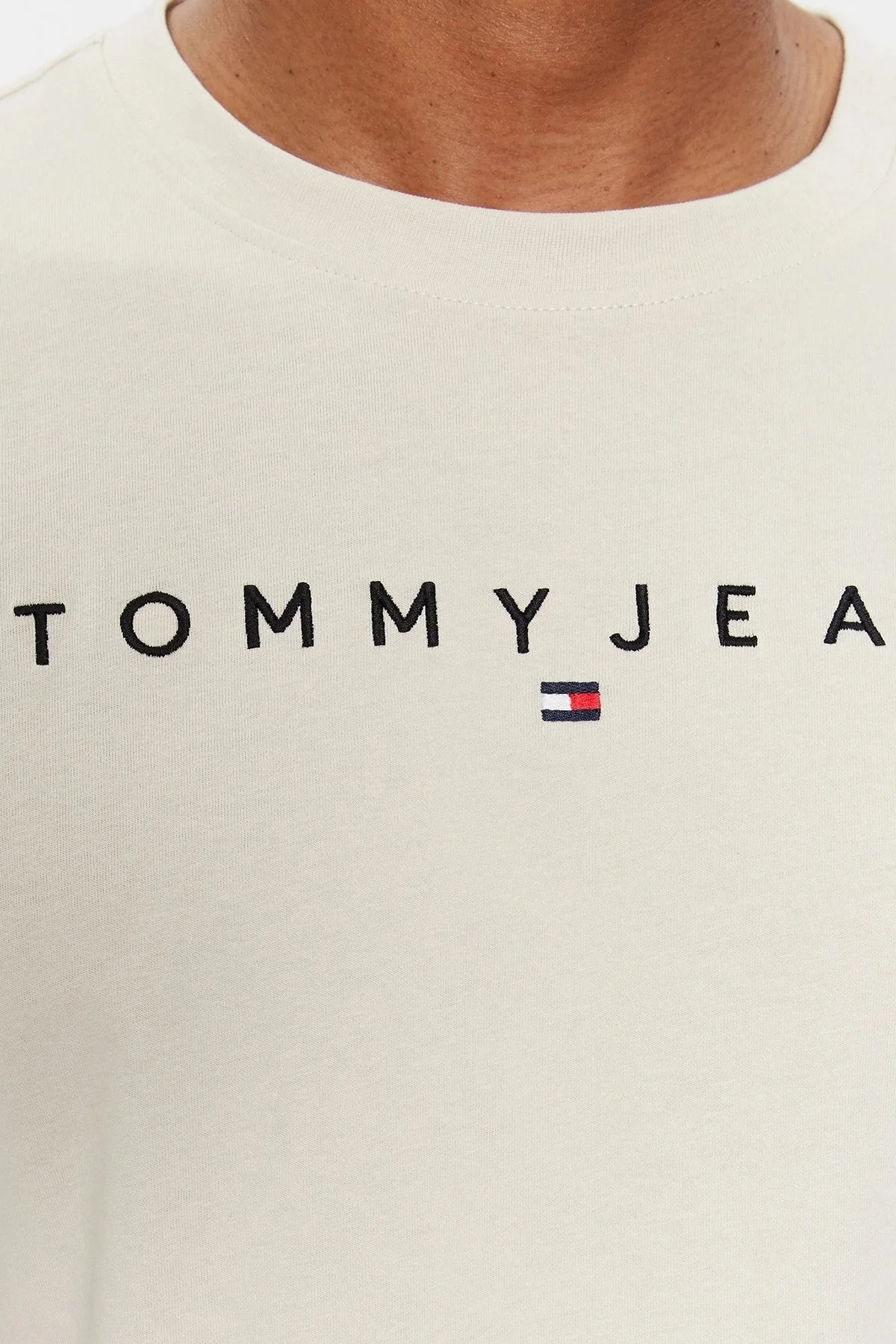 Tommy Jeans Pamuklu Regular Fit Erkek T Shirt DM0DM17993 ACG BEJ - 9