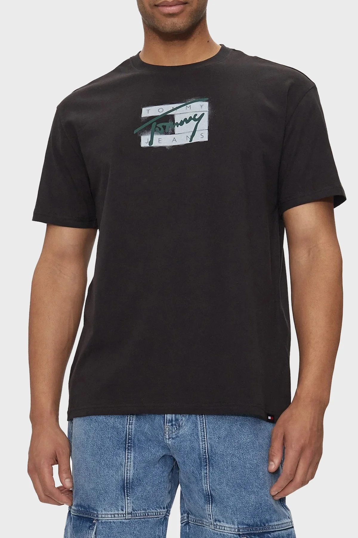 Tommy Jeans Pamuklu Regular Fit Erkek T Shirt DM0DM18528 BDS SİYAH - 1