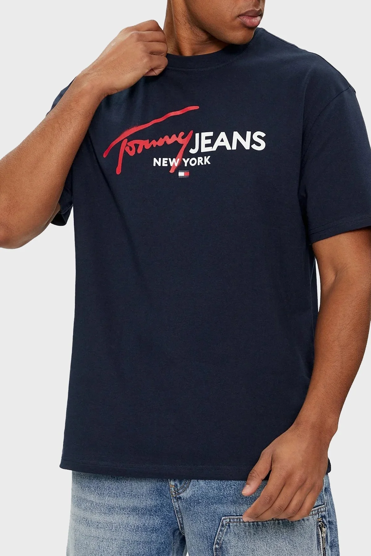 Tommy Jeans Pamuklu Regular Fit Erkek T Shirt DM0DM18572 C1G LACİVERT - 1