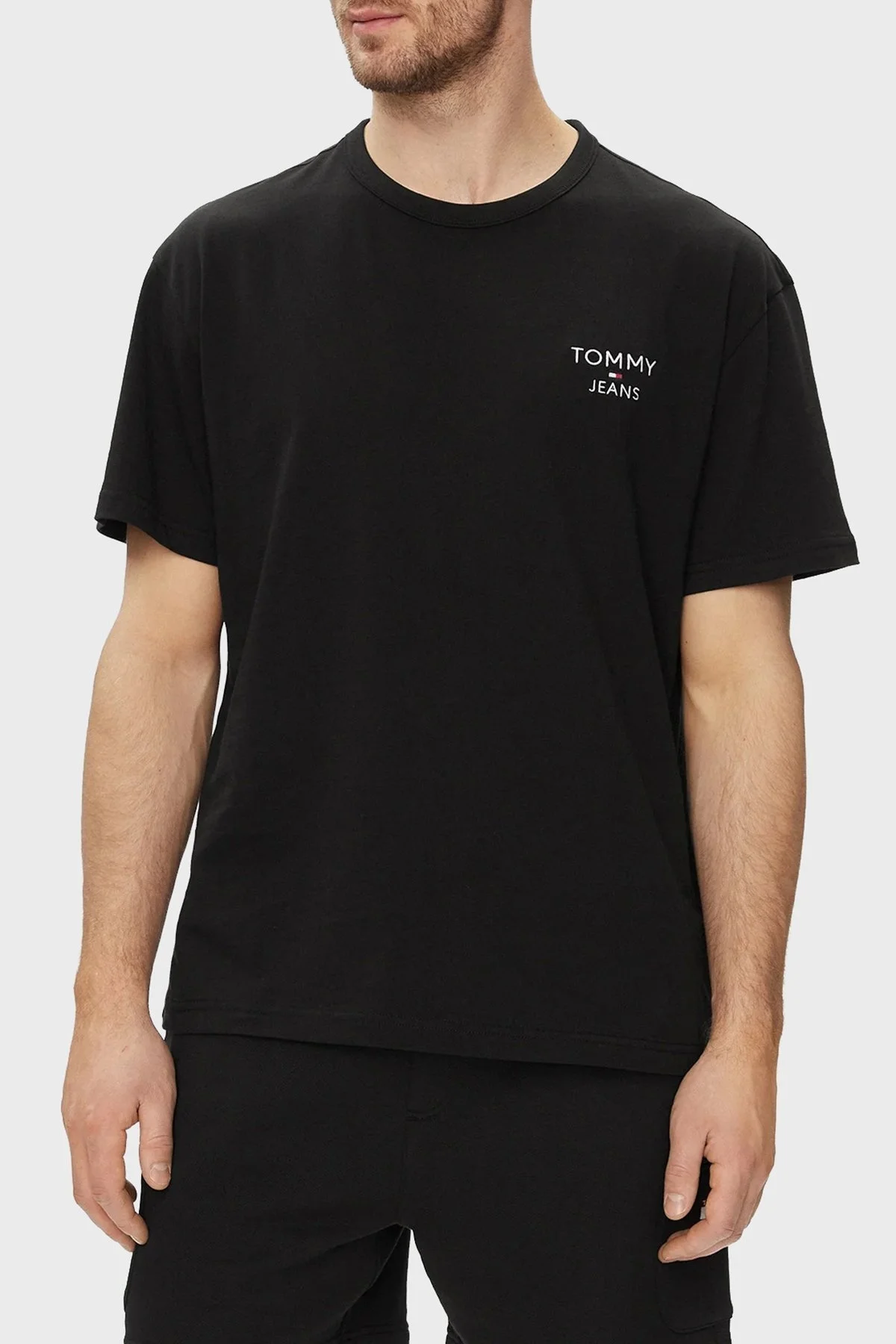 Tommy Jeans Pamuklu Regular Fit Erkek T Shirt DM0DM18872 BDS SİYAH - 1