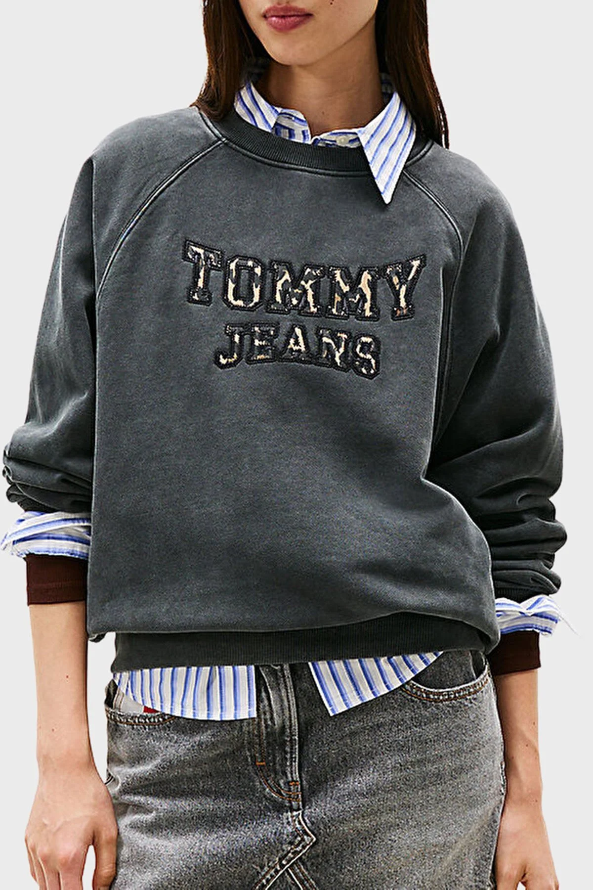 Tommy Jeans Pamuklu Regular Fit Logolu Bayan Sweat DW0DW21959 BDS SİYAH - 1