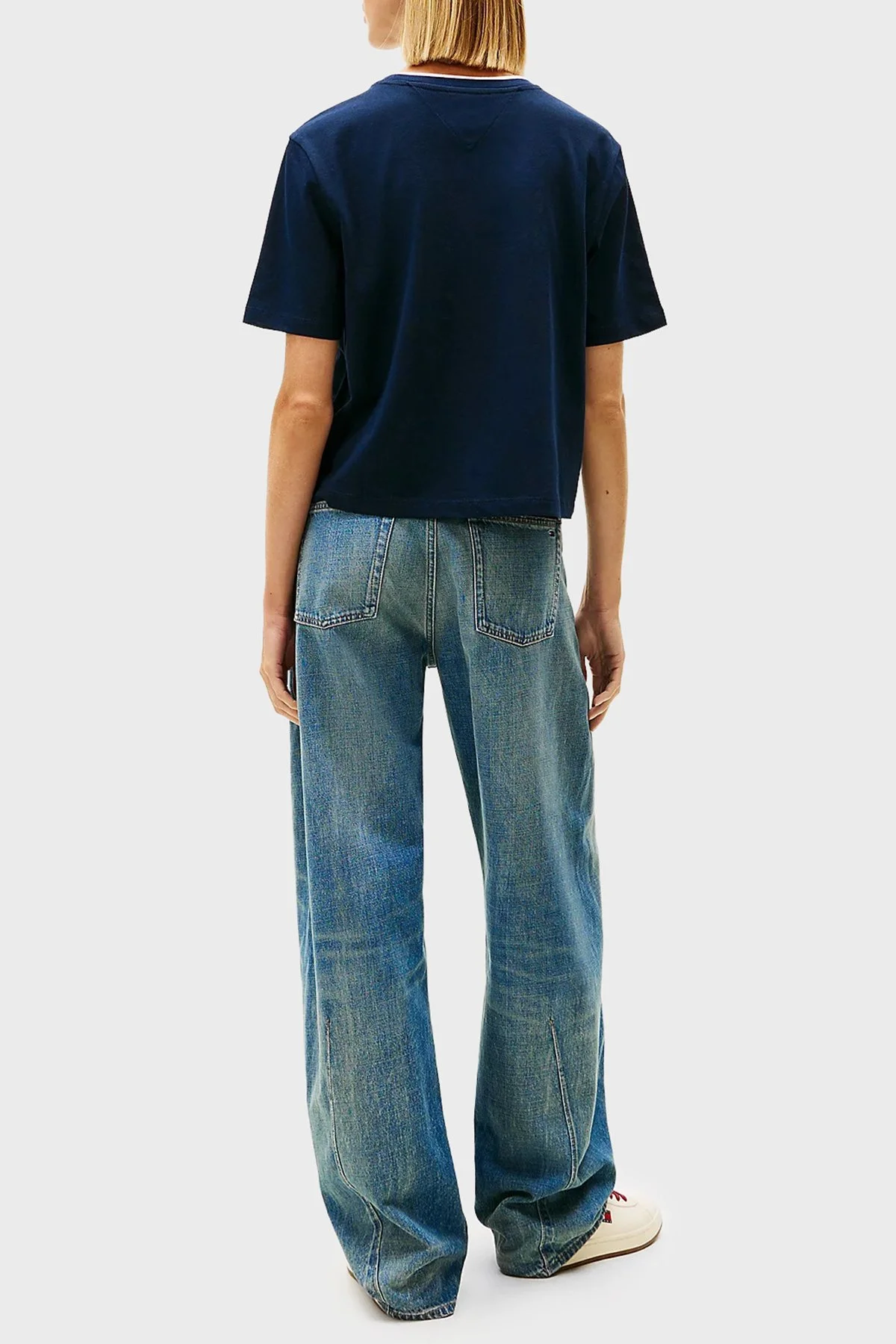 Tommy Jeans Pamuklu Regular Fit Logolu Bisiklet Yaka Bayan T Shirt DW0DW22563 C1G LACİVERT - 3