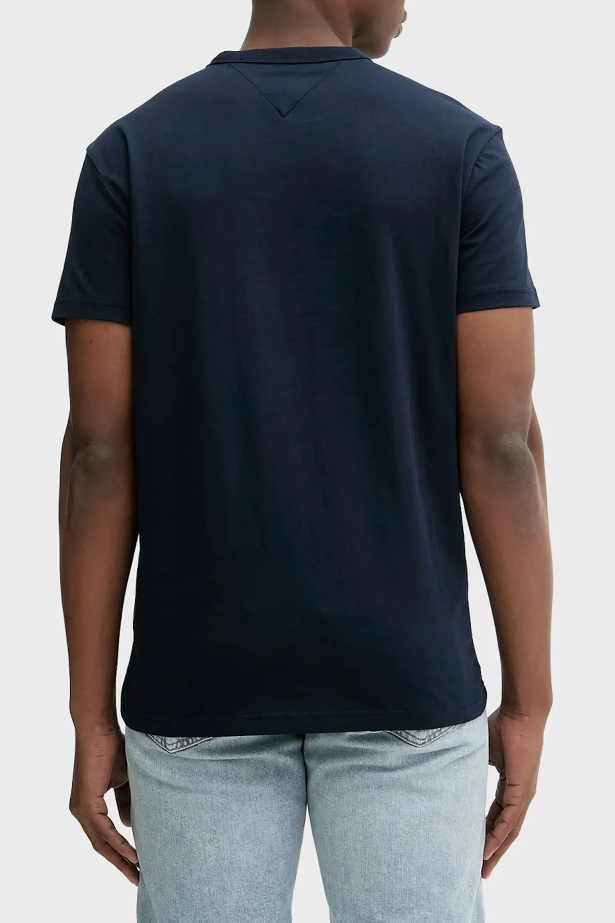 Tommy Jeans Pamuklu Regular Fit Logolu Bisiklet Yaka Erkek T Shirt DM0DM22311 C1G LACİVERT - 3