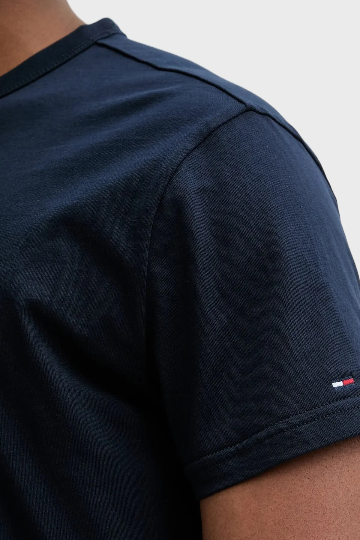 Tommy Jeans Pamuklu Regular Fit Logolu Bisiklet Yaka Erkek T Shirt DM0DM22311 C1G LACİVERT - 5