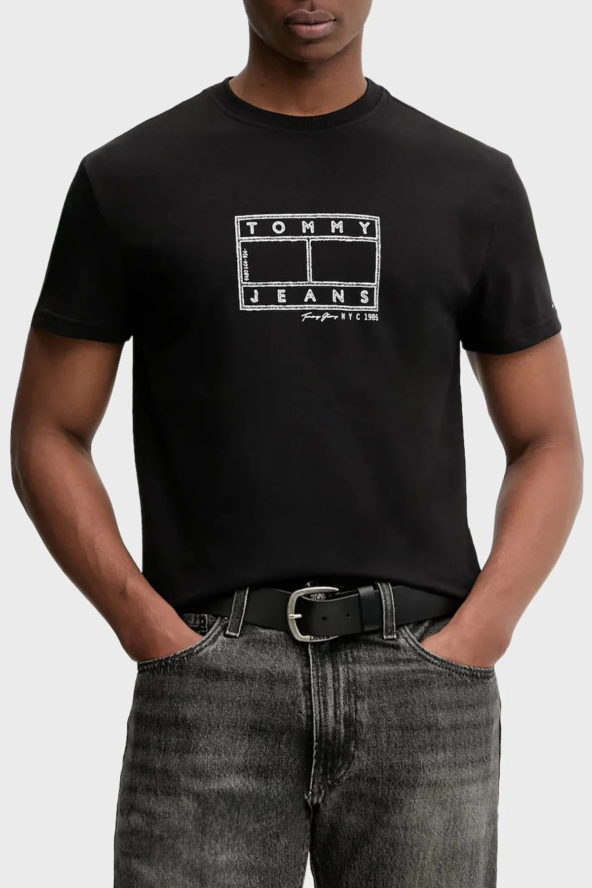 Tommy Jeans Pamuklu Regular Fit Logolu Bisiklet Yaka Erkek T Shirt DM0DM22317 BDS SİYAH - 1