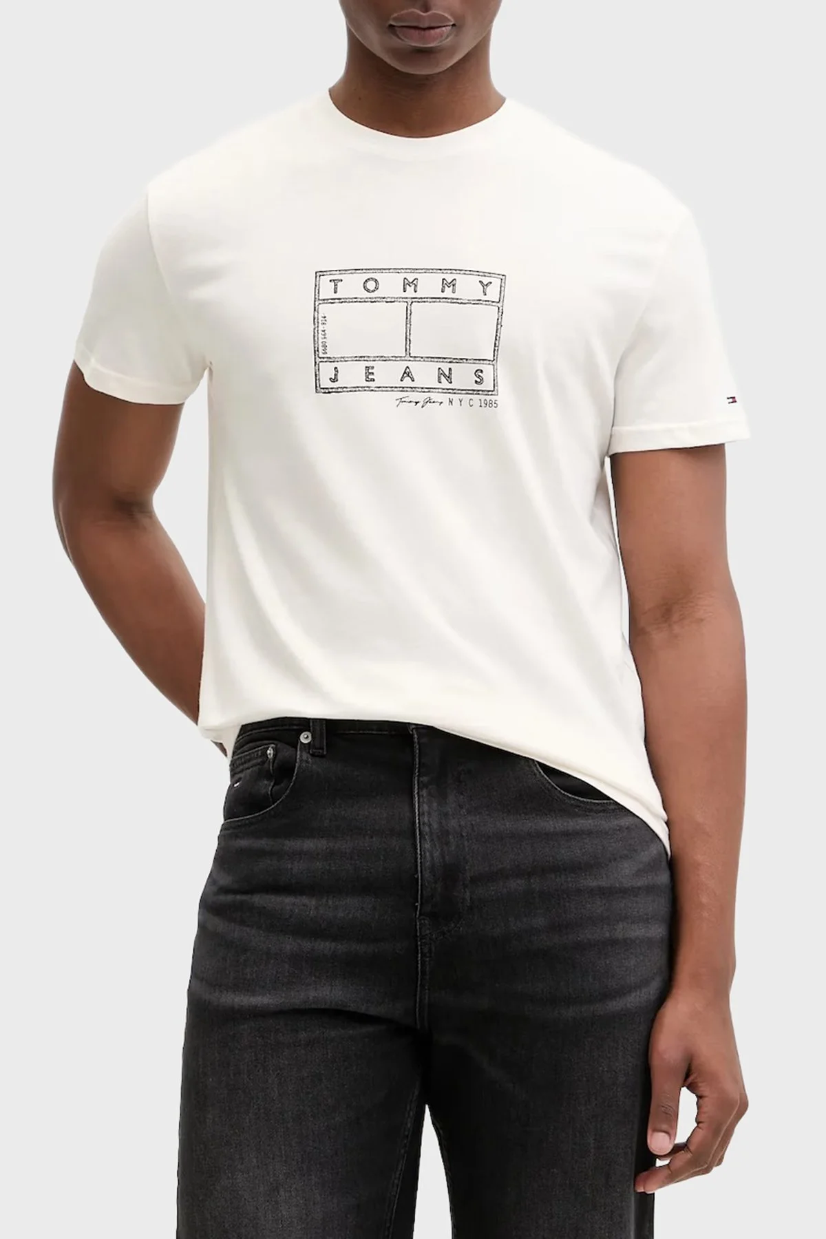 Tommy Jeans Pamuklu Regular Fit Logolu Bisiklet Yaka Erkek T Shirt DM0DM22317 YBH BEYAZ - 1