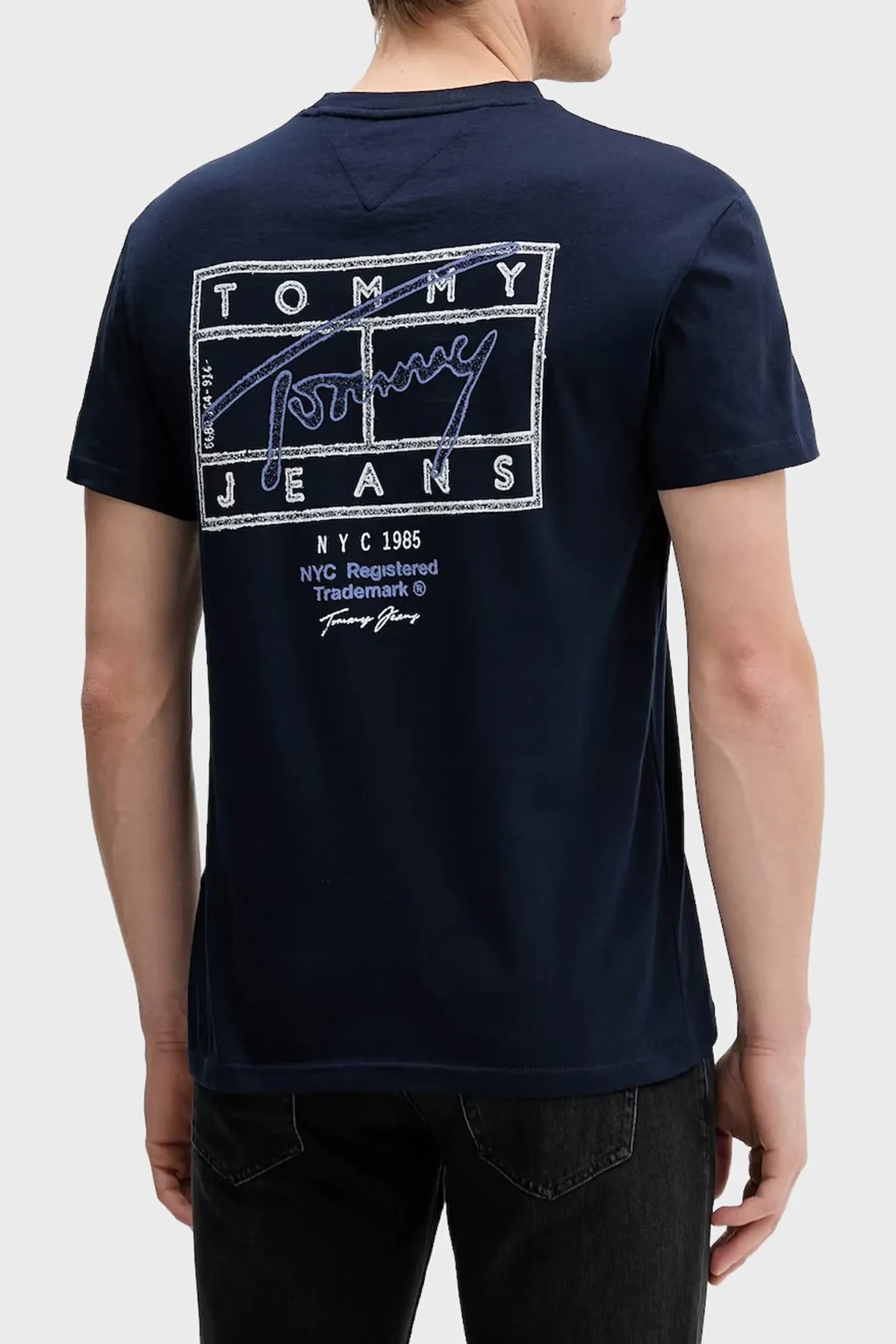 Tommy Jeans Pamuklu Regular Fit Logolu Bisiklet Yaka Erkek T Shirt DM0DM22319 C1G LACİVERT - 3