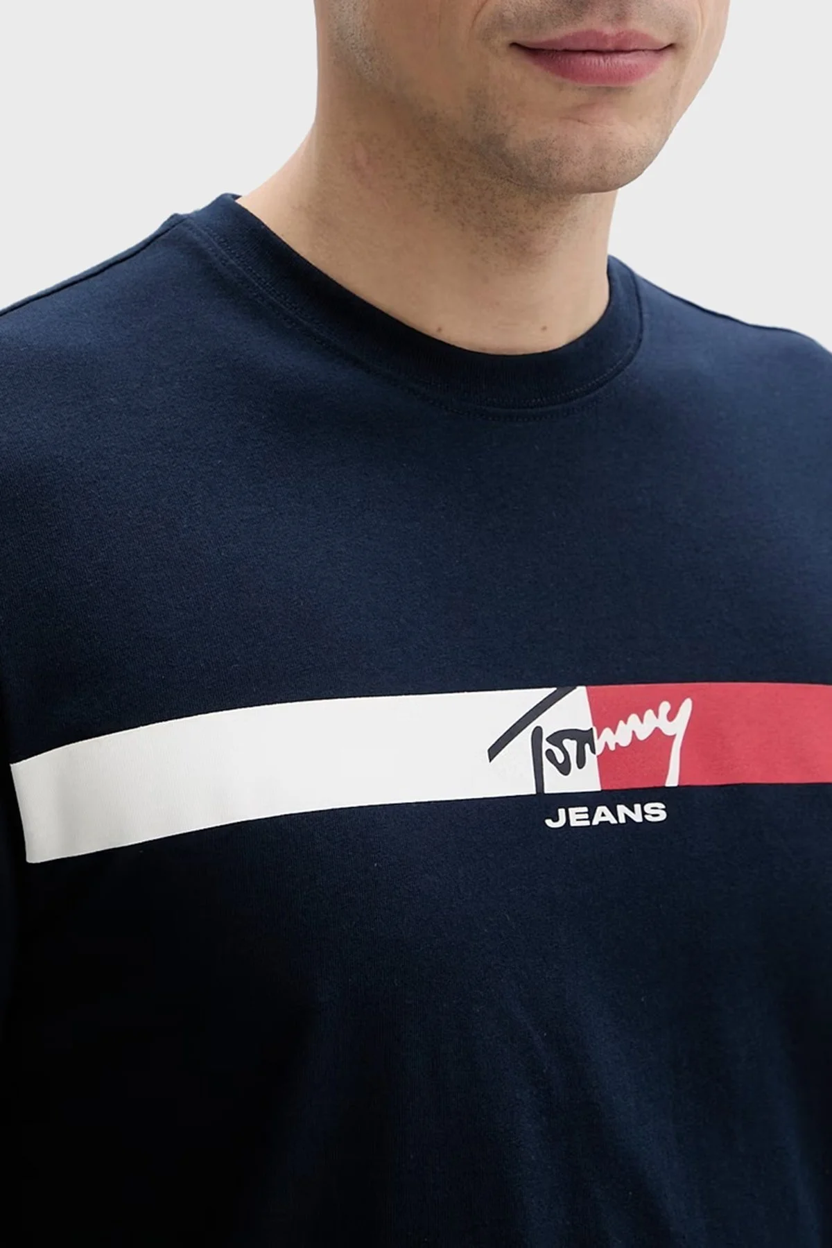 Tommy Jeans Pamuklu Regular Fit Logolu Bisiklet Yaka Erkek T Shirt DM0DM22539 C1G LACİVERT - 3