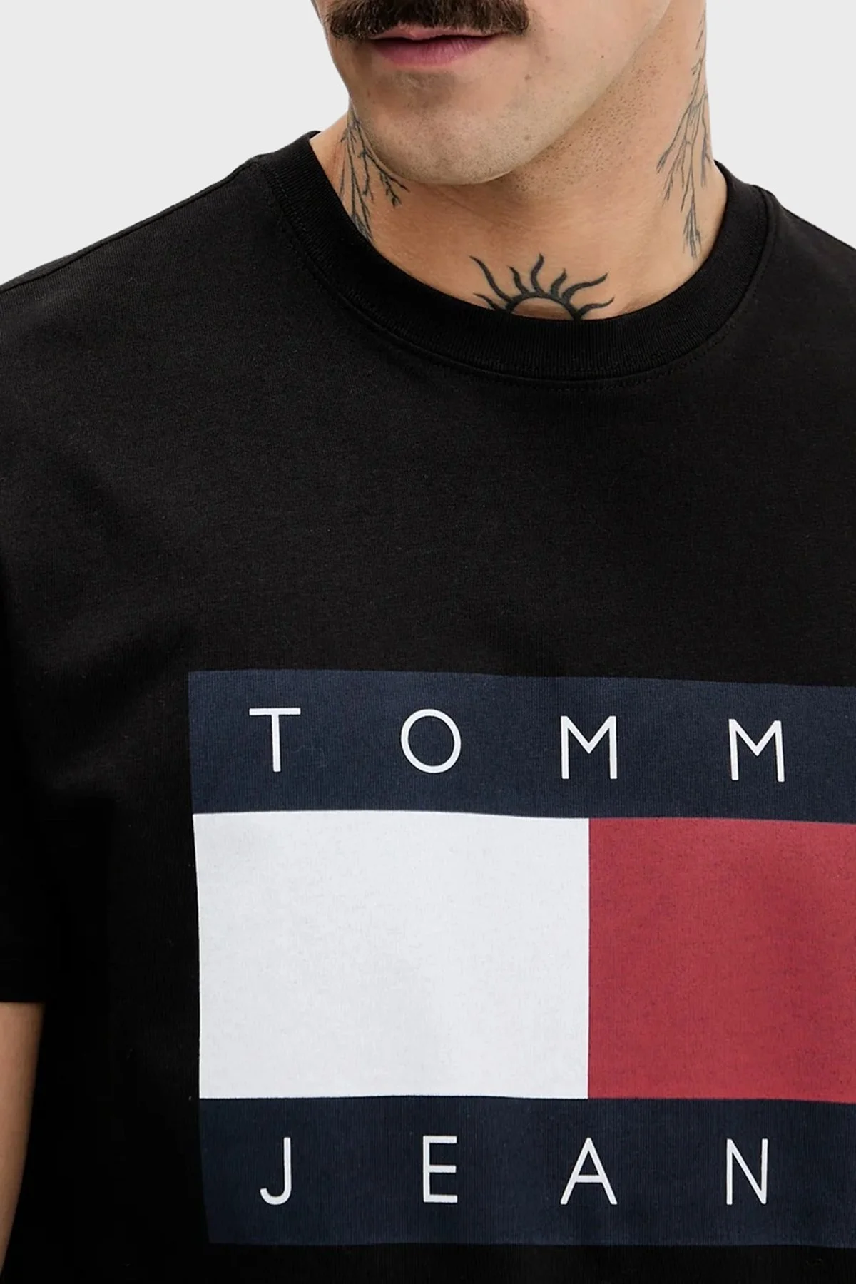 Tommy Jeans Pamuklu Regular Fit Logolu Bisiklet Yaka Erkek T Shirt DM0DM22645 BDS SİYAH - 4