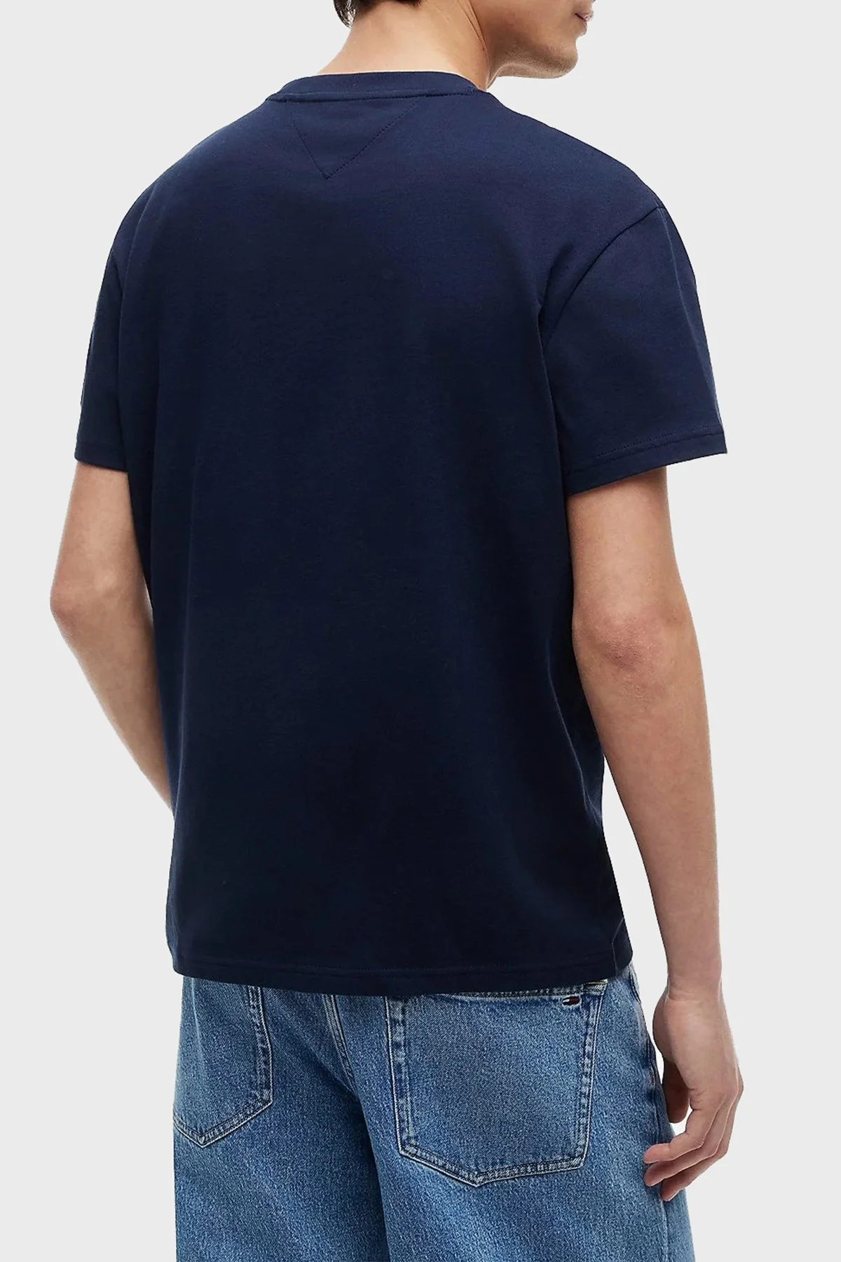 Tommy Jeans Pamuklu Regular Fit Logolu Bisiklet Yaka Erkek T Shirt DM0DM22645 C1G LACİVERT - 3