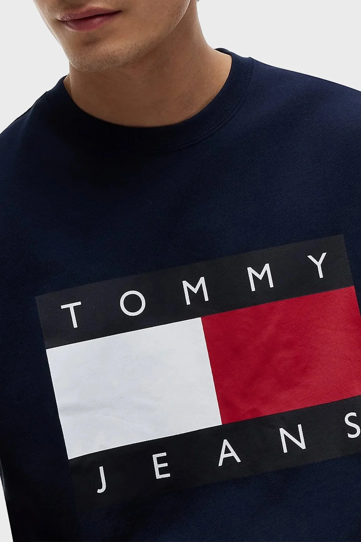 Tommy Jeans Pamuklu Regular Fit Logolu Bisiklet Yaka Erkek T Shirt DM0DM22645 C1G LACİVERT - 4