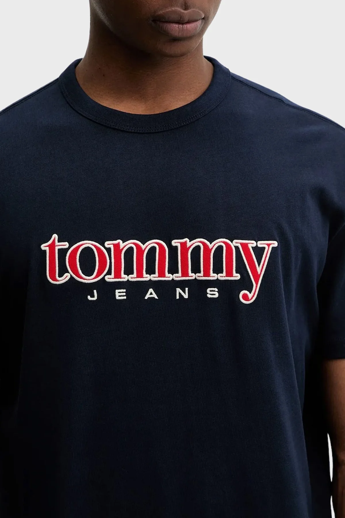 Tommy Jeans Pamuklu Regular Fit Logolu Bisiklet Yaka Erkek T Shirt DM0DM22719 C1G LACİVERT - 4