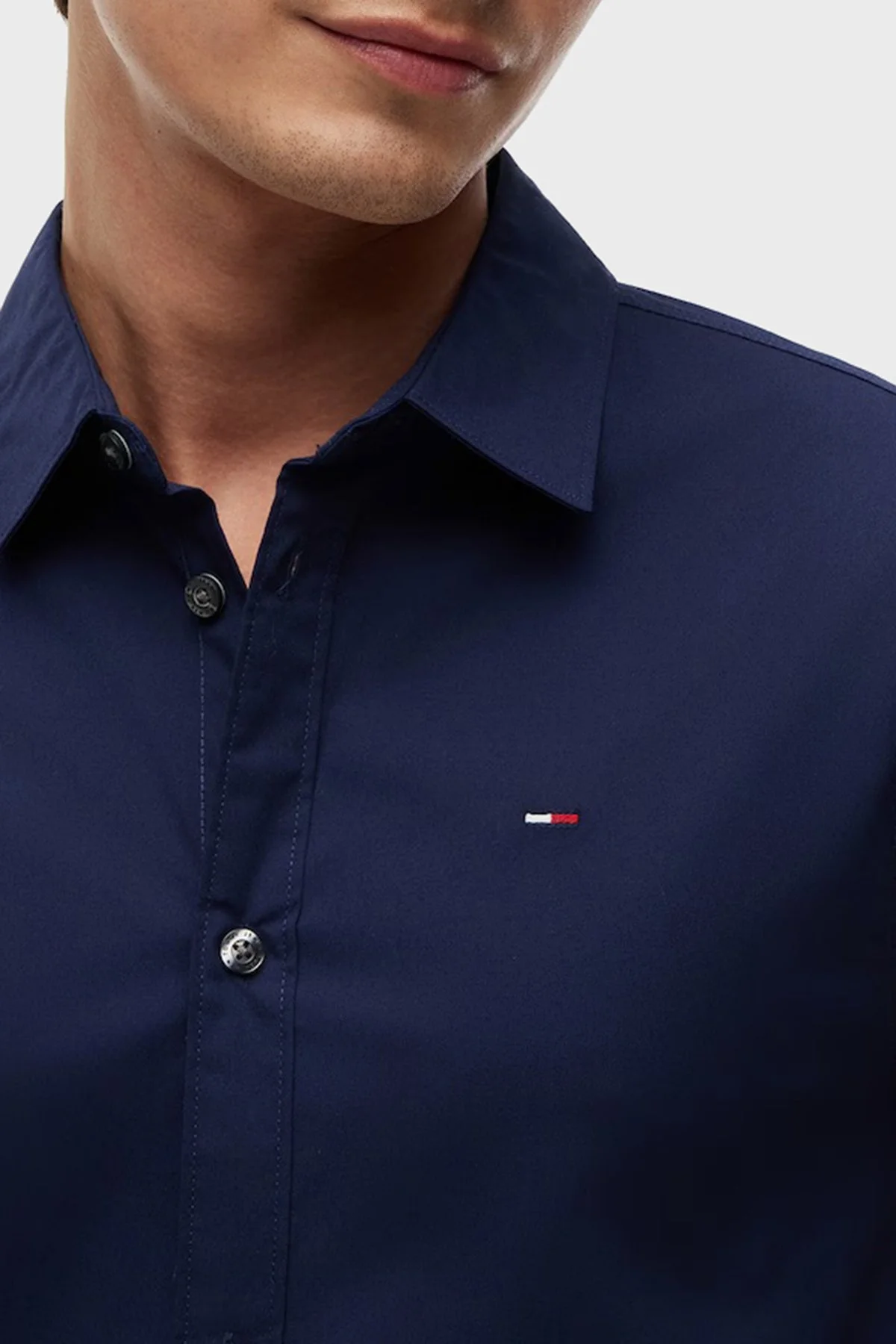 Tommy Jeans Pamuklu Regular Fit Logolu Klasik Yaka Uzun Kollu Erkek Gömlek DM0DM22026 C1G LACİVERT - 3