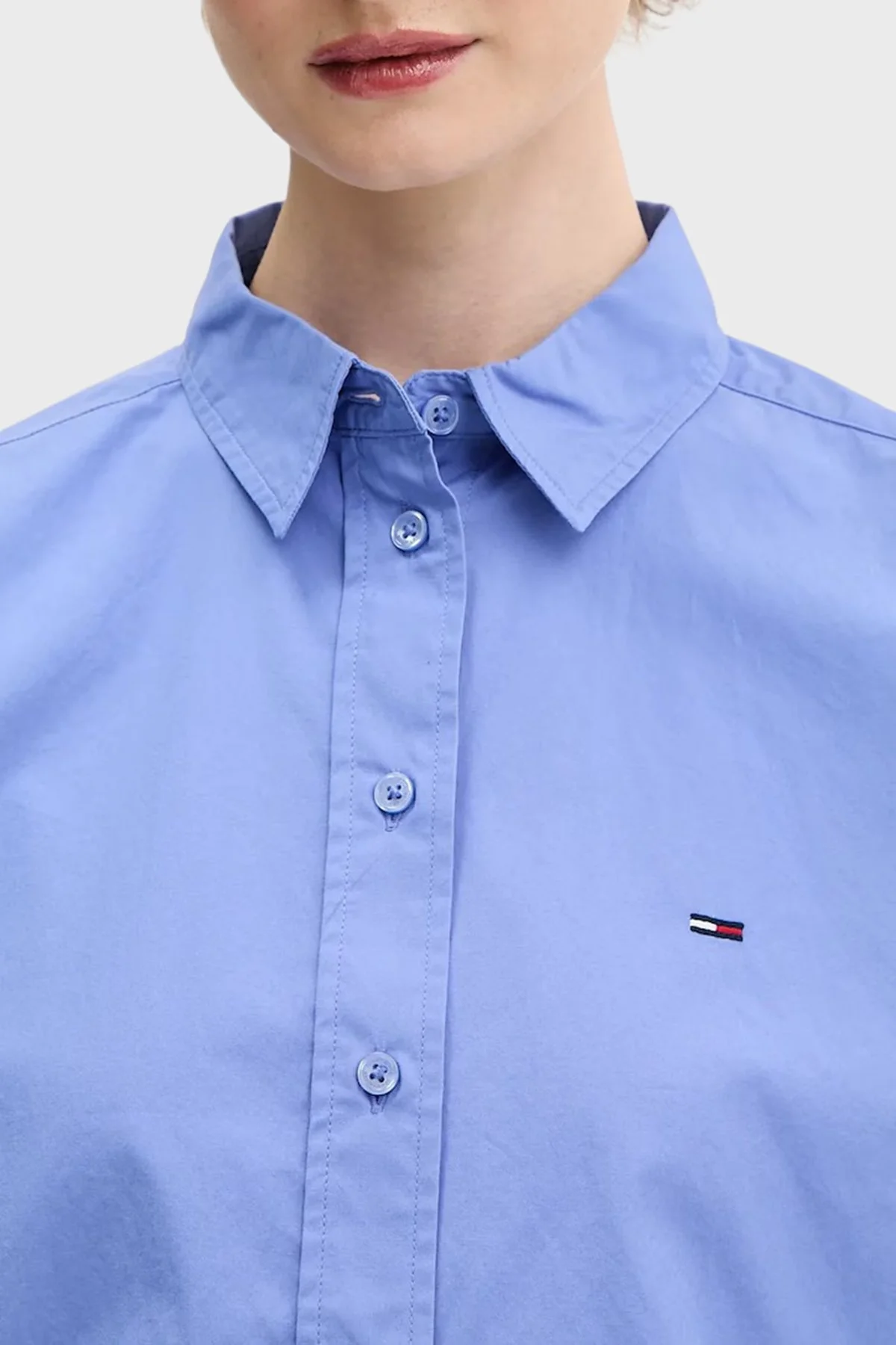 Tommy Jeans Pamuklu Regular Fit Logolu Uzun Kollu Kadın Gömlek DW0DW22078 C58 AÇIK MAVİ - 4