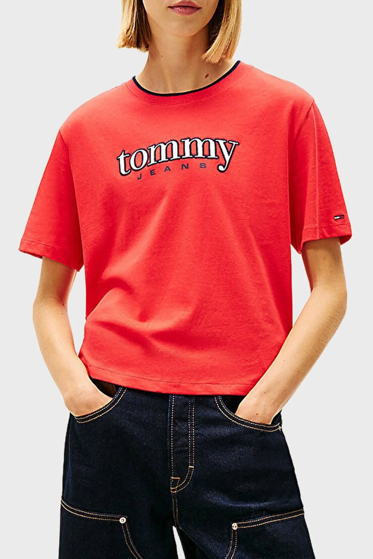Tommy Jeans Pamuklu Relaxed Fit Logolu Bisiklet Yaka Bayan T Shirt DW0DW22563 XK3 KIRMIZI - 1