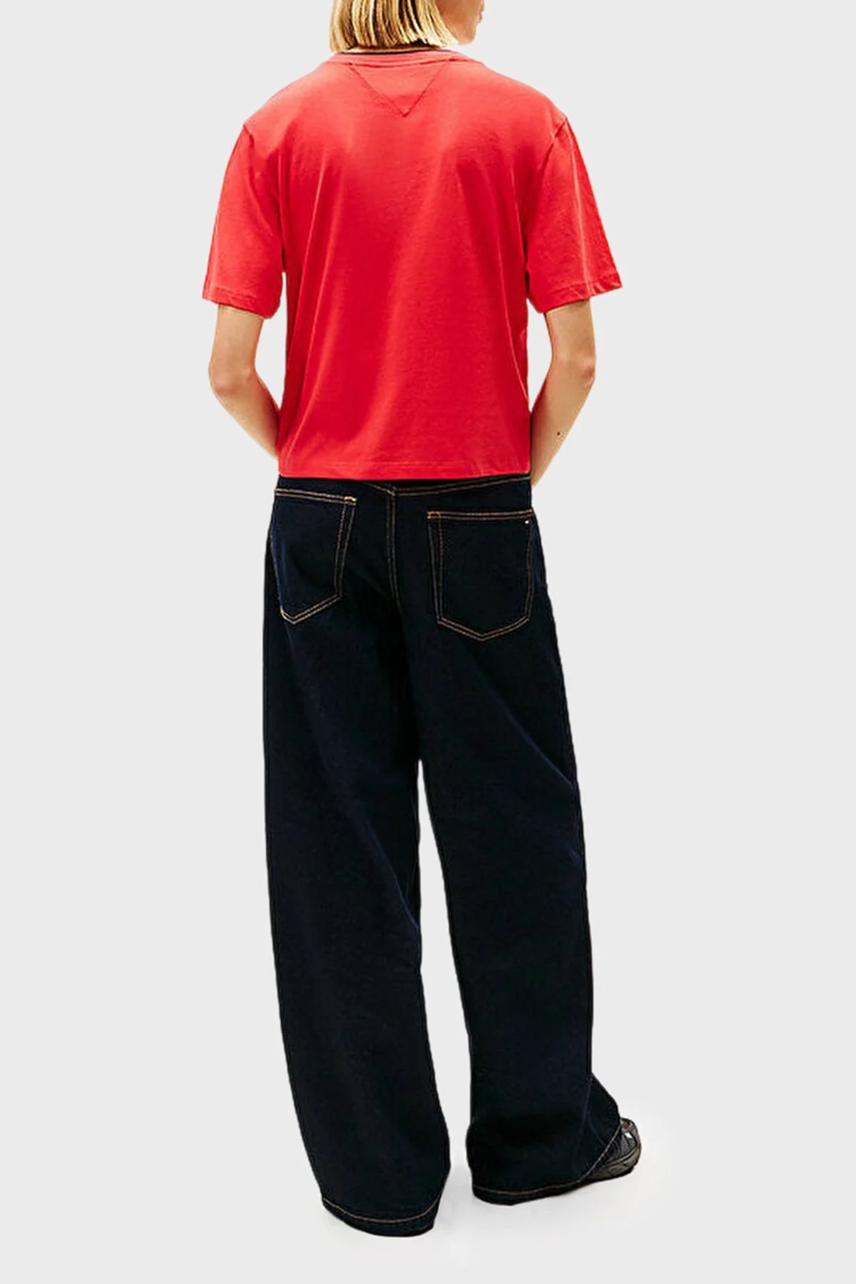 Tommy Jeans Pamuklu Relaxed Fit Logolu Bisiklet Yaka Kadın T Shirt DW0DW22563 XK3 KIRMIZI - 3