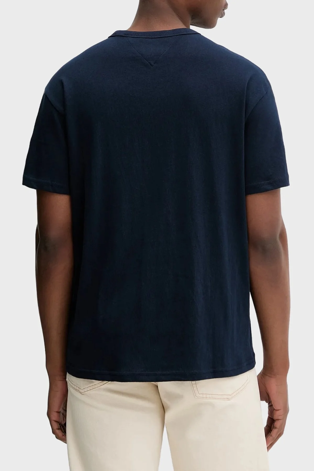 Tommy Jeans Pamuklu Relaxed Fit Logolu Bisiklet Yaka Erkek T Shirt DM0DM21110 C1G LACİVERT - 3