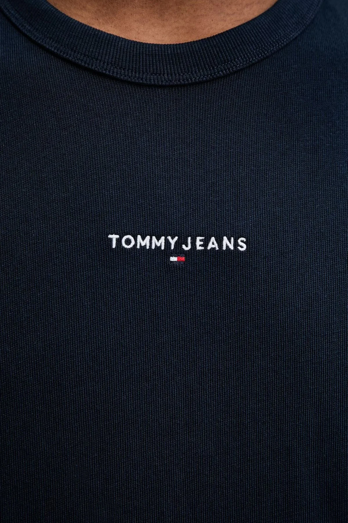 Tommy Jeans Pamuklu Relaxed Fit Logolu Bisiklet Yaka Erkek T Shirt DM0DM21110 C1G LACİVERT - 5
