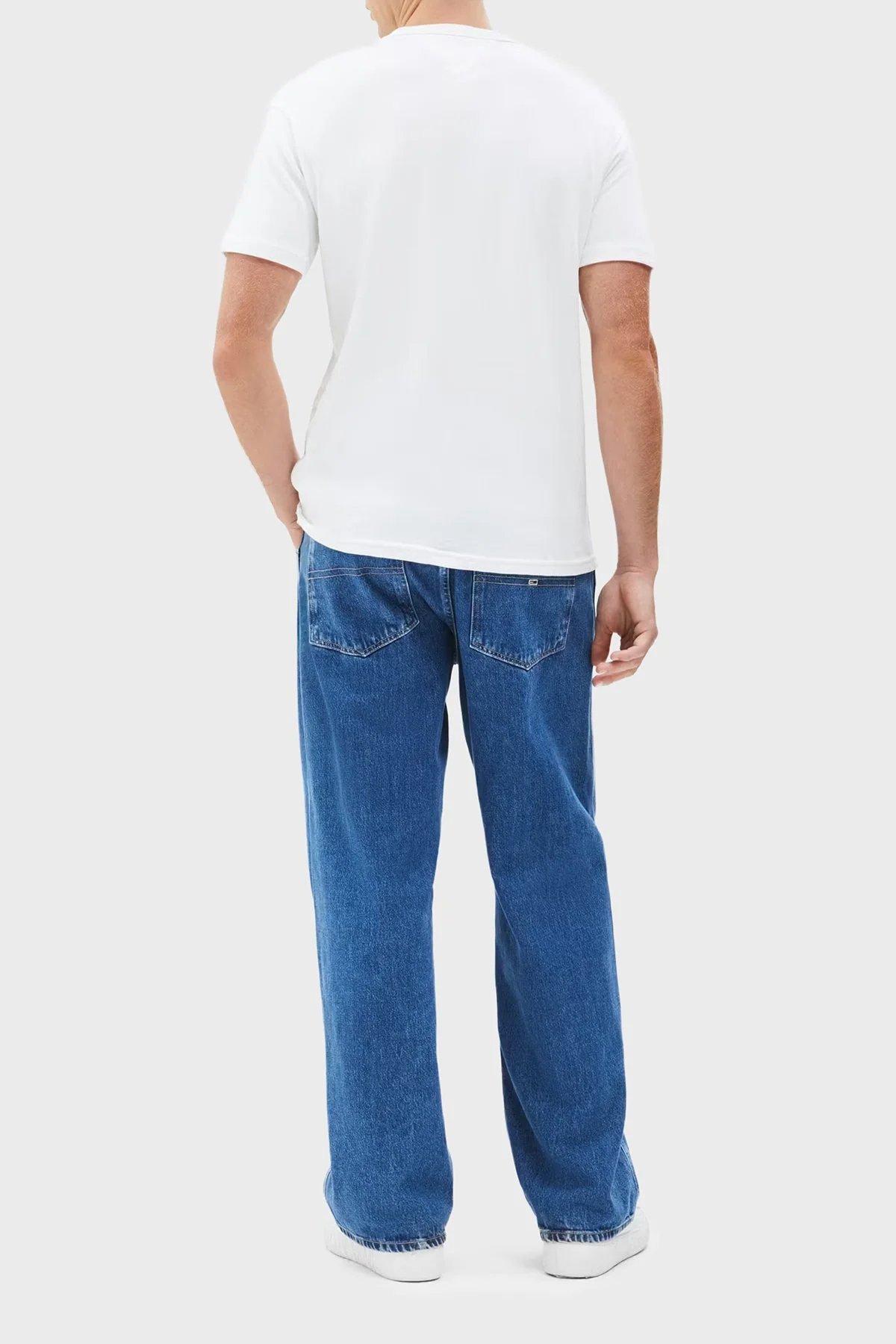 Tommy Jeans Pamuklu Relaxed Fit Logolu Bisiklet Yaka Erkek T Shirt DM0DM21110 YBL BEYAZ - 3