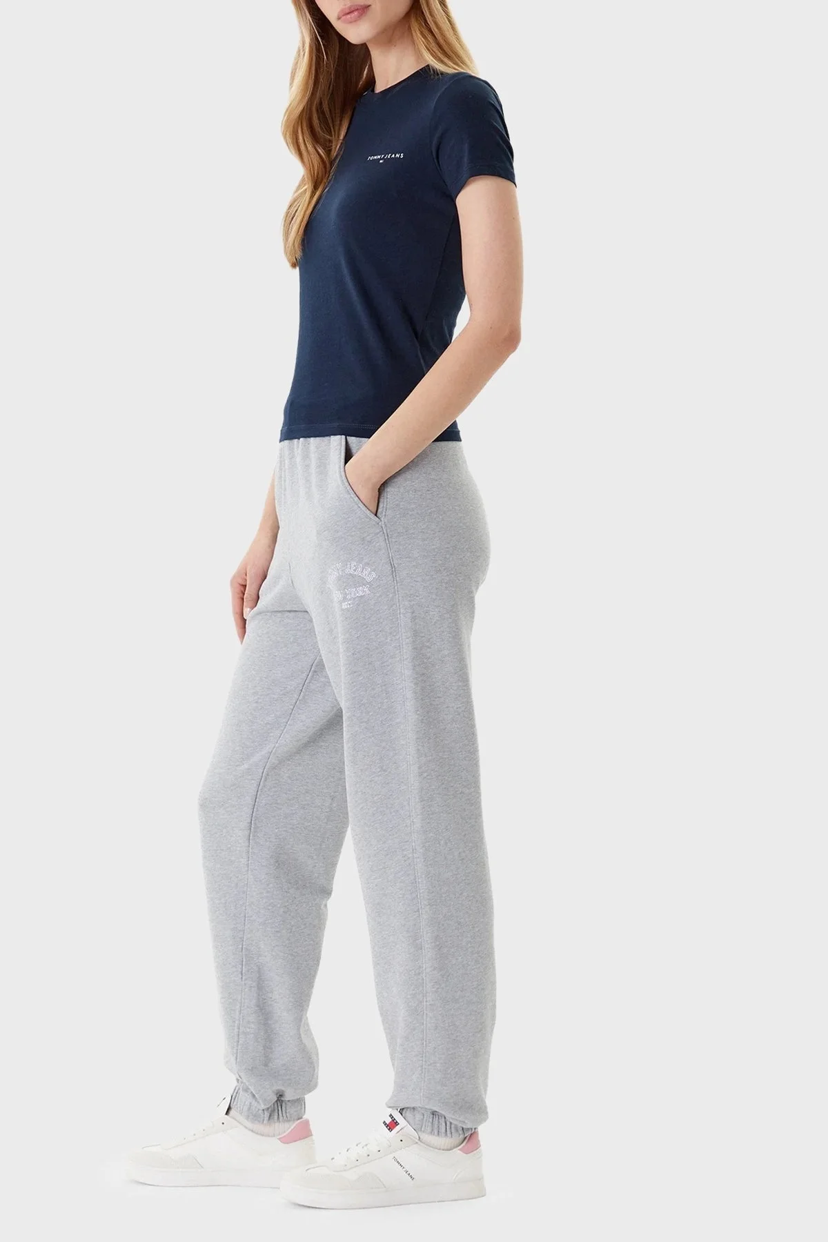 Tommy Jeans Pamuklu Relaxed Fit Yüksek Bel Lastikli Paça Jogger Bayan Pantolon DW0DW20994 Q13 GRİ - 2