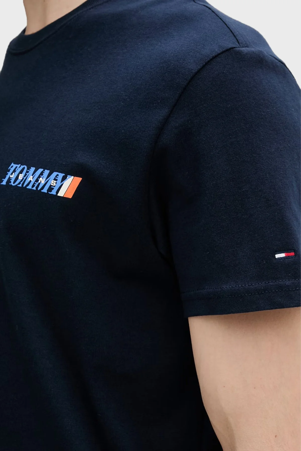 Tommy Jeans Pamuklu Sırt Baskılı Regular Fit Bisiklet Yaka Erkek T Shirt DM0DM22547 C1G LACİVERT - 5