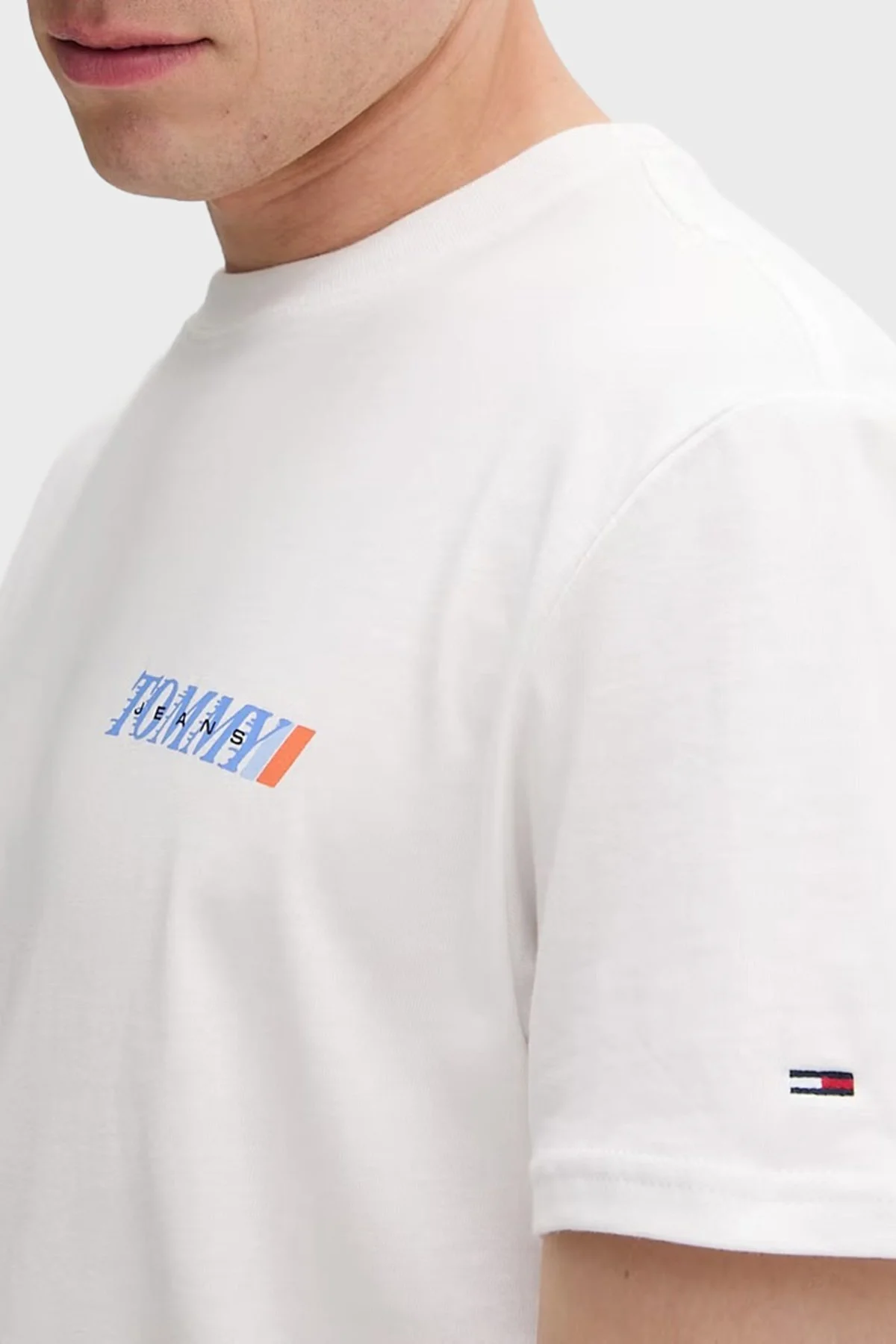 Tommy Jeans Pamuklu Sırt Baskılı Regular Fit Bisiklet Yaka Erkek T Shirt DM0DM22547 YBL BEYAZ - 3