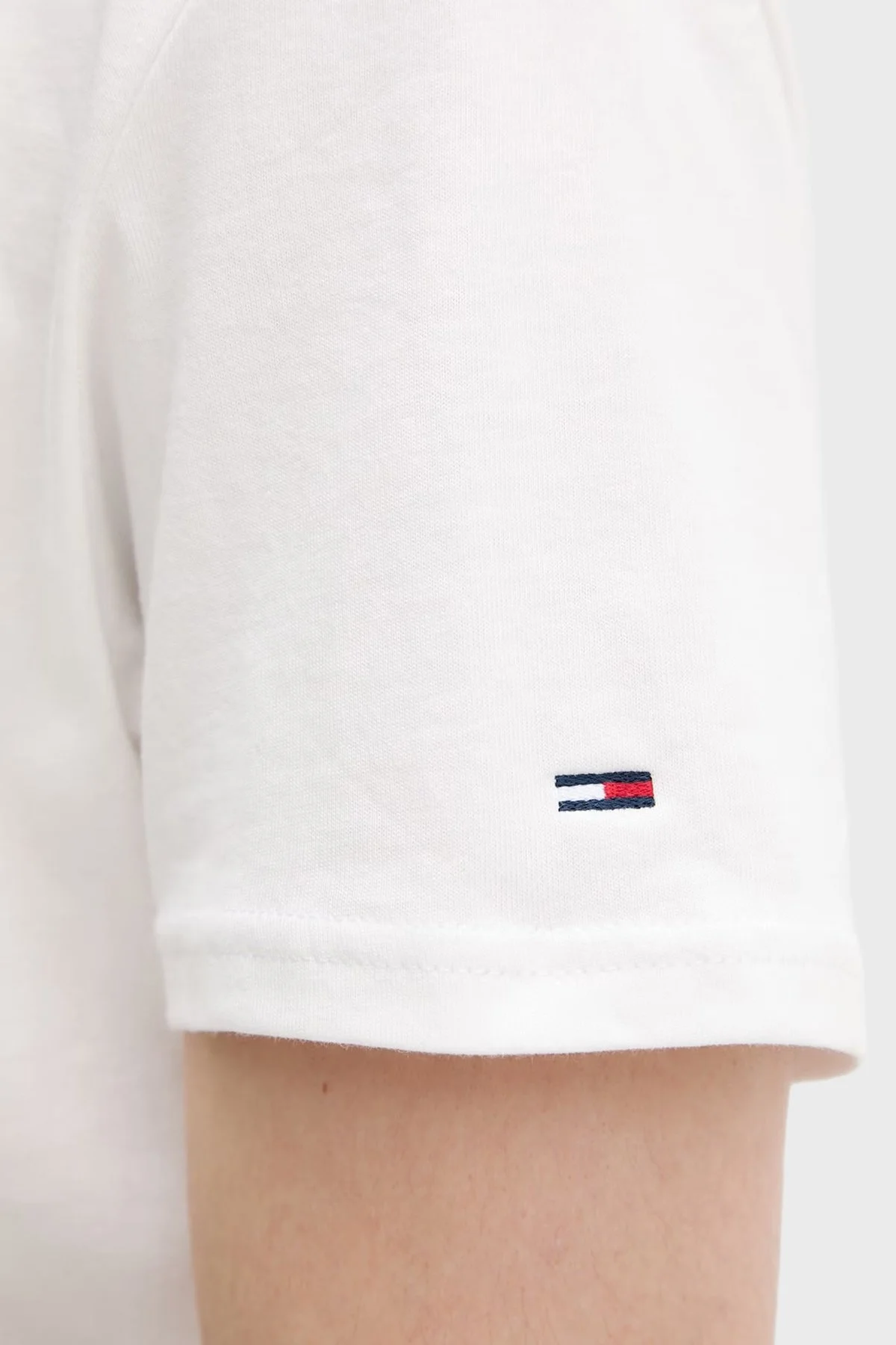 Tommy Jeans Pamuklu Sırt Baskılı Regular Fit Bisiklet Yaka Erkek T Shirt DM0DM22547 YBL BEYAZ - 4