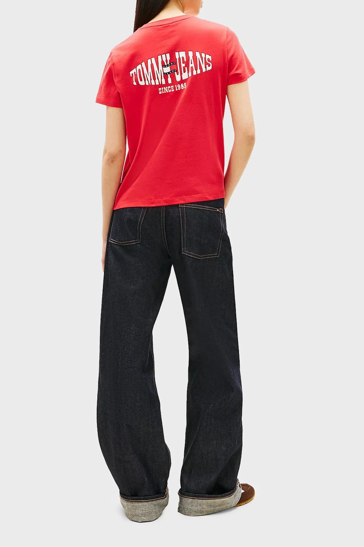 Tommy Jeans Pamuklu Sırt Baskılı Regular Fit Bisiklet Yaka Kadın T Shirt DW0DW22274 XK3 KIRMIZI - 3