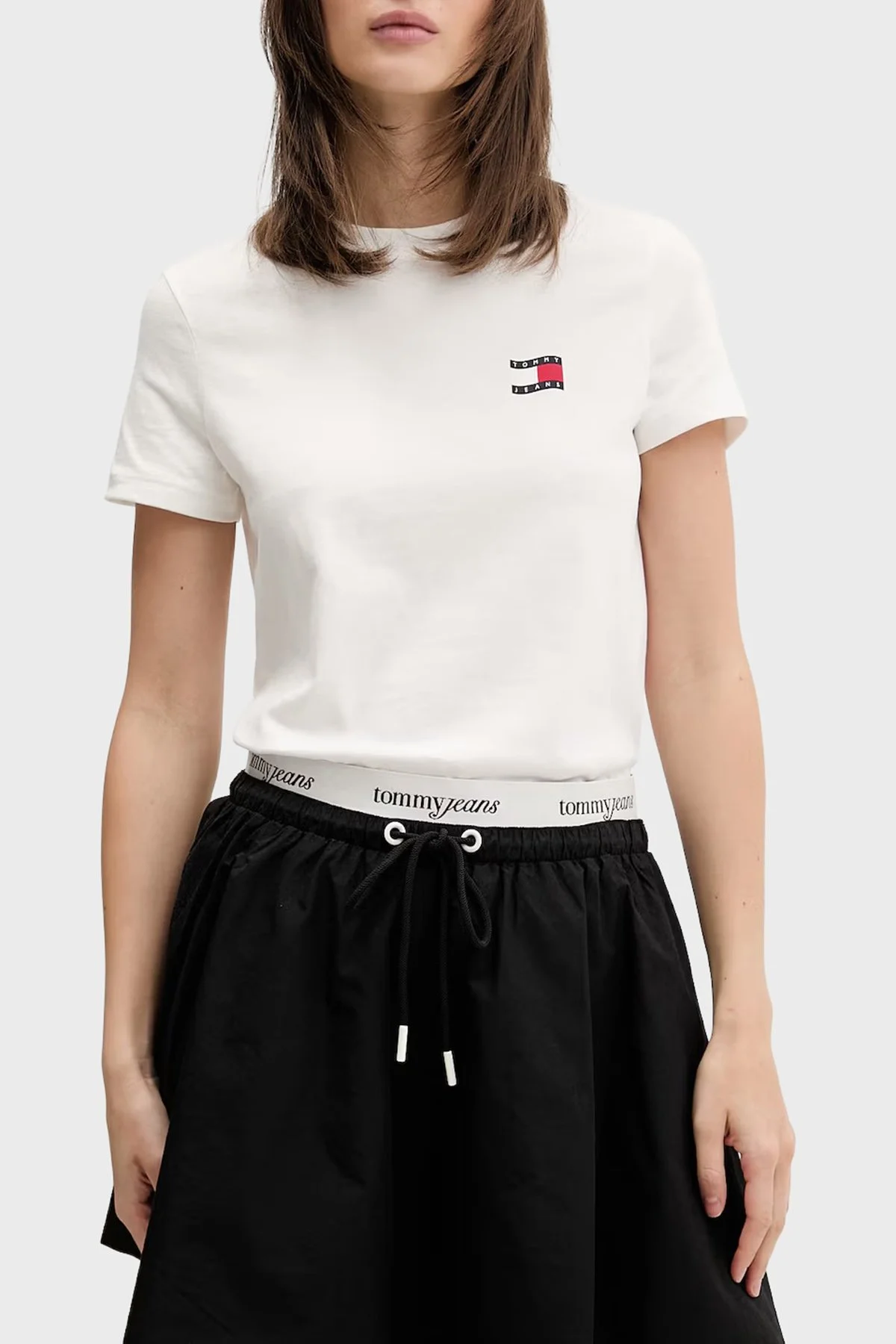 Tommy Jeans Pamuklu Sırt Baskılı Regular Fit Bisiklet Yaka Kadın T Shirt DW0DW22274 YBL BEYAZ - 4