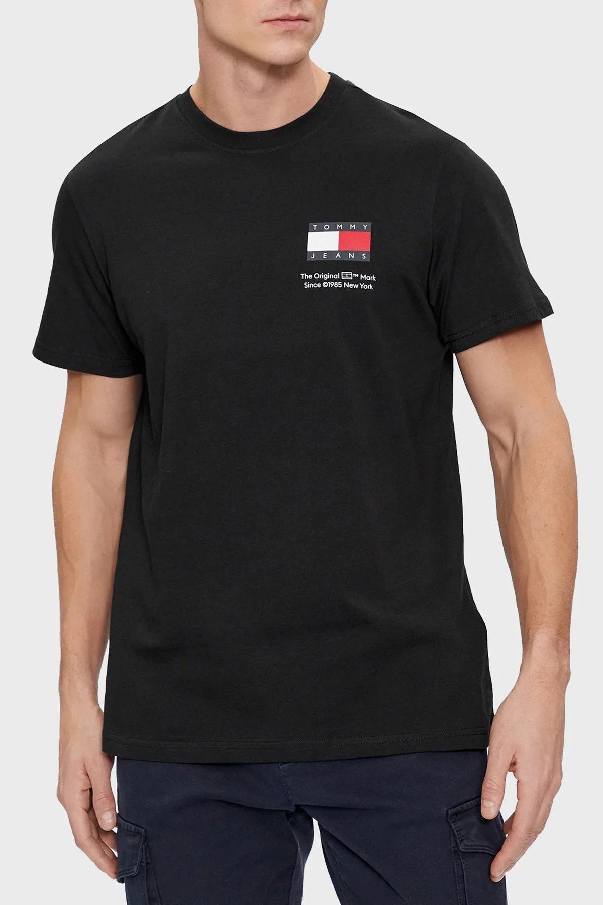 Tommy Jeans Pamuklu Slim Fit Bisiklet Yaka Erkek T Shirt DM0DM18263 BDS SİYAH - 1