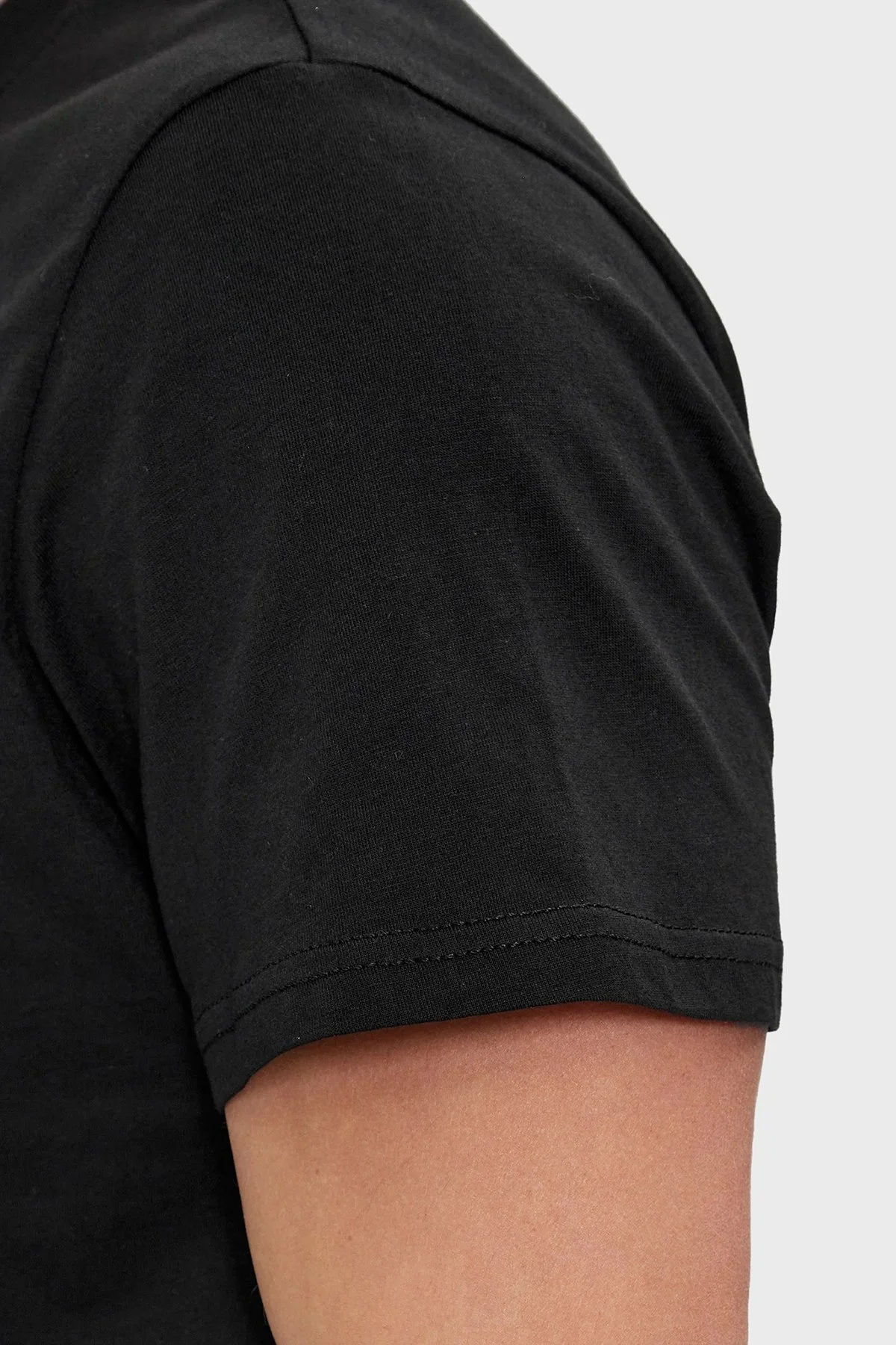 Tommy Jeans Pamuklu Slim Fit Bisiklet Yaka Erkek T Shirt DM0DM18263 BDS SİYAH - 5