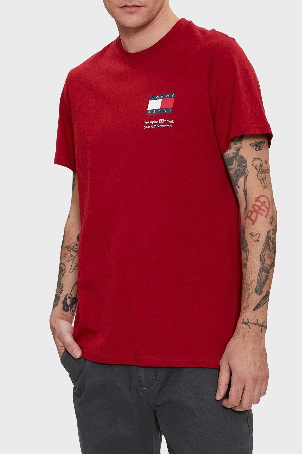 Tommy Jeans Pamuklu Slim Fit Bisiklet Yaka Erkek T Shirt DM0DM18263 XNL KIRMIZI - 1
