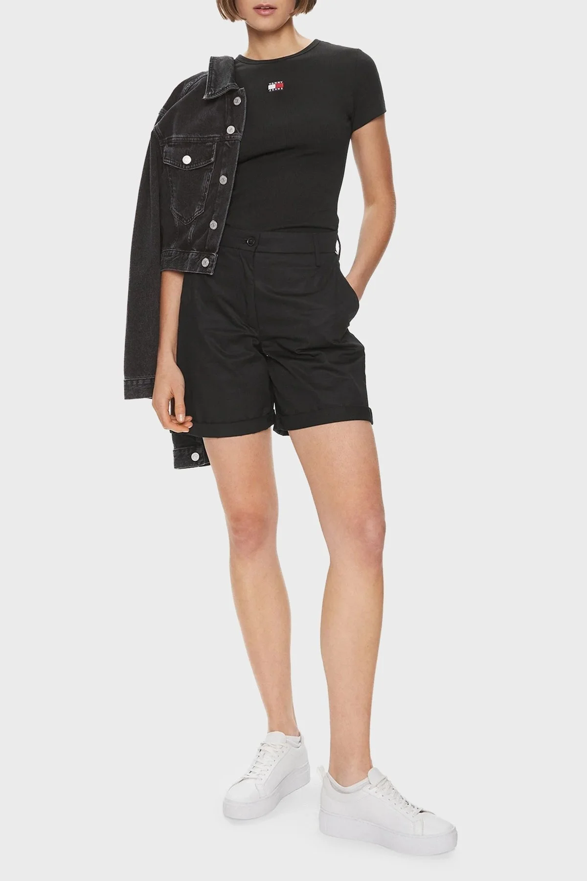 Tommy Jeans Pamuklu Slim Fit Bisiklet Yaka Fitilli Bayan T Shirt DW0DW17881 BDS SİYAH - 2