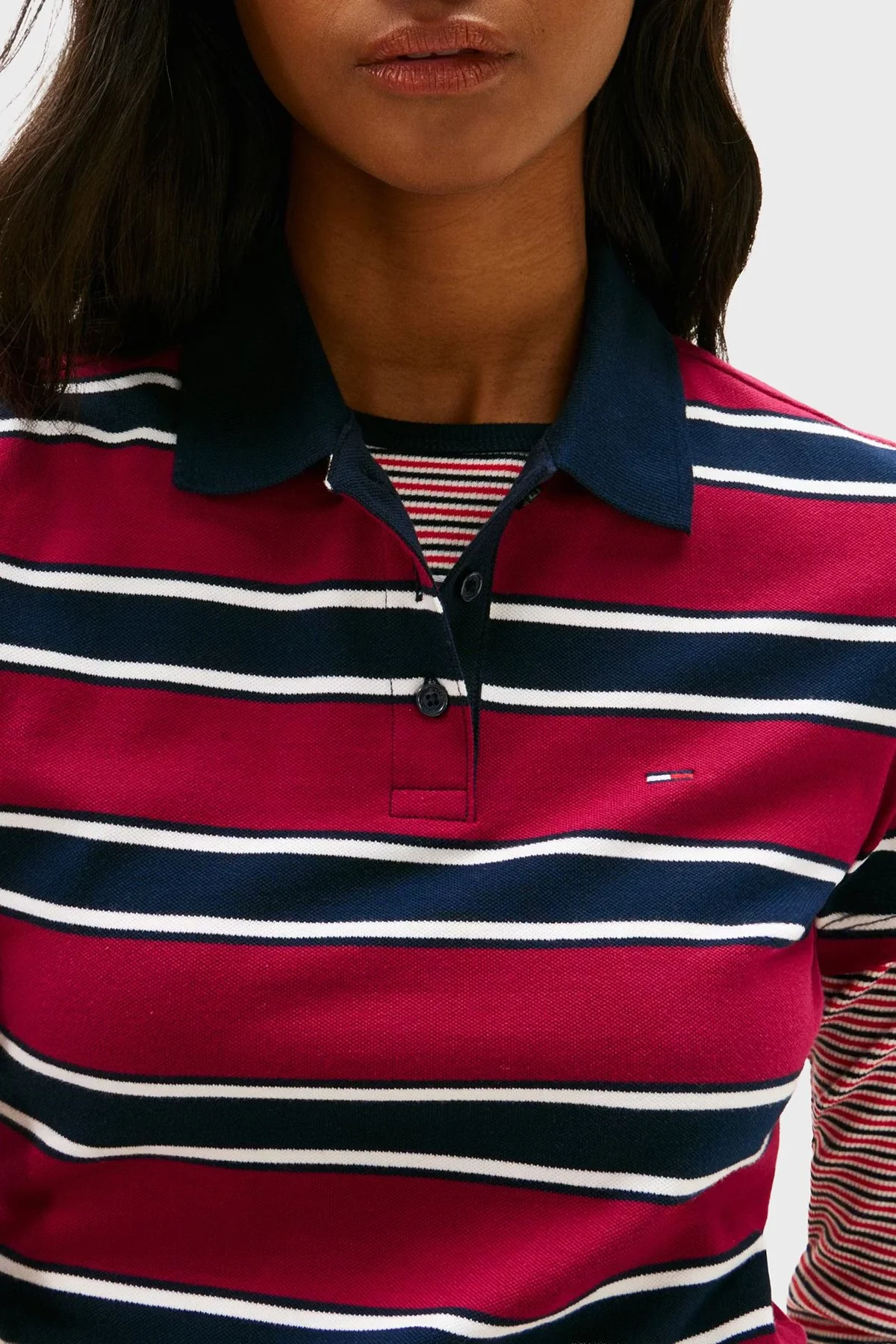 Tommy Jeans Pamuklu Slim Fit Çizgili Düğmeli Kadın Polo Yaka T Shirt DW0DW21931 0E3 BORDO-LACİVERT - 4