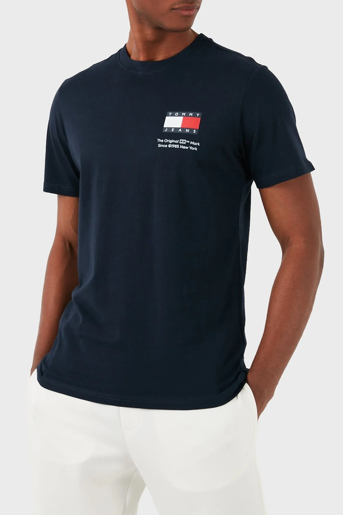 Tommy Jeans Pamuklu Slim Fit Erkek T Shirt DM0DM18263 C1G LACİVERT - 1