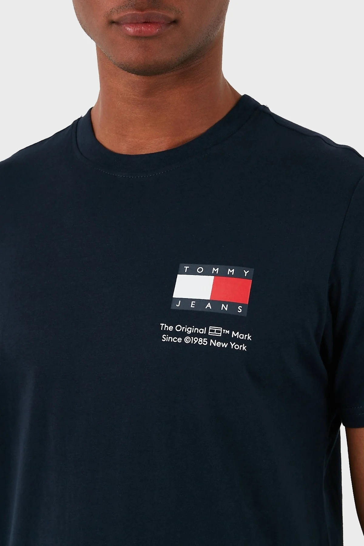 Tommy Jeans Pamuklu Slim Fit Erkek T Shirt DM0DM18263 C1G LACİVERT - 5