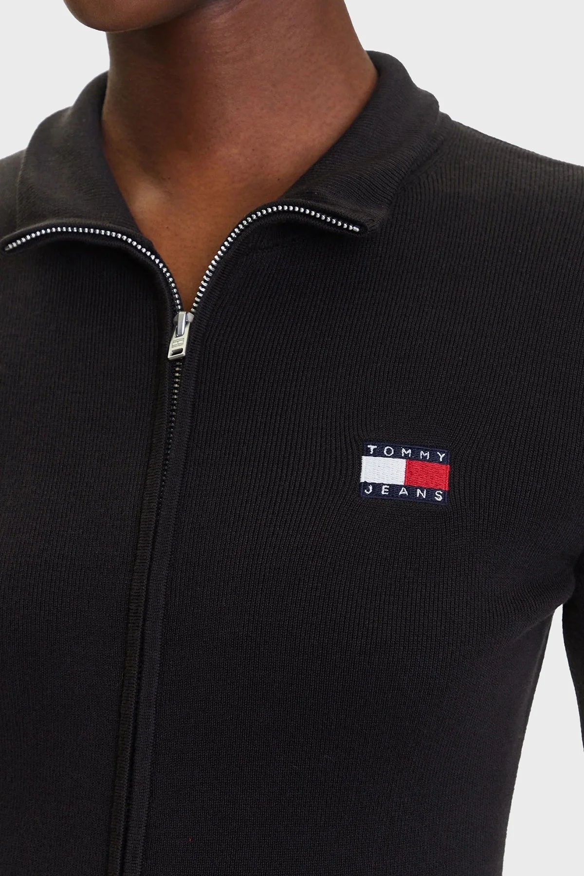 Tommy Jeans Pamuklu Slim Fit Fermuarlı Dik Yaka Crop Bayan Sweat DW0DW20967 BDS SİYAH - 5